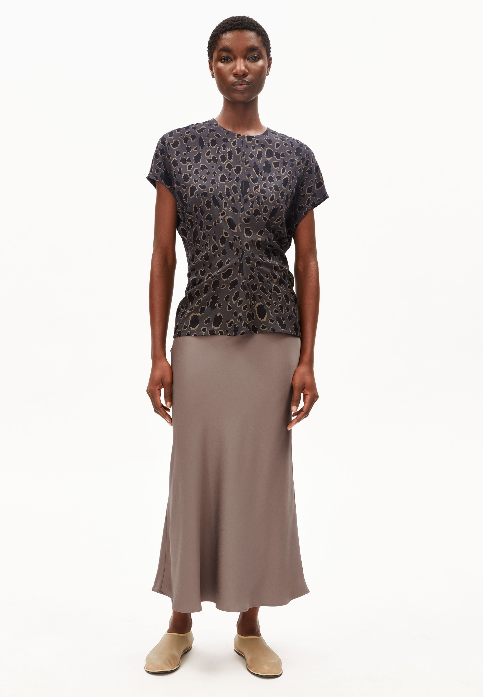 Leo Bat Wing Blouse (Dark Steel-blac)