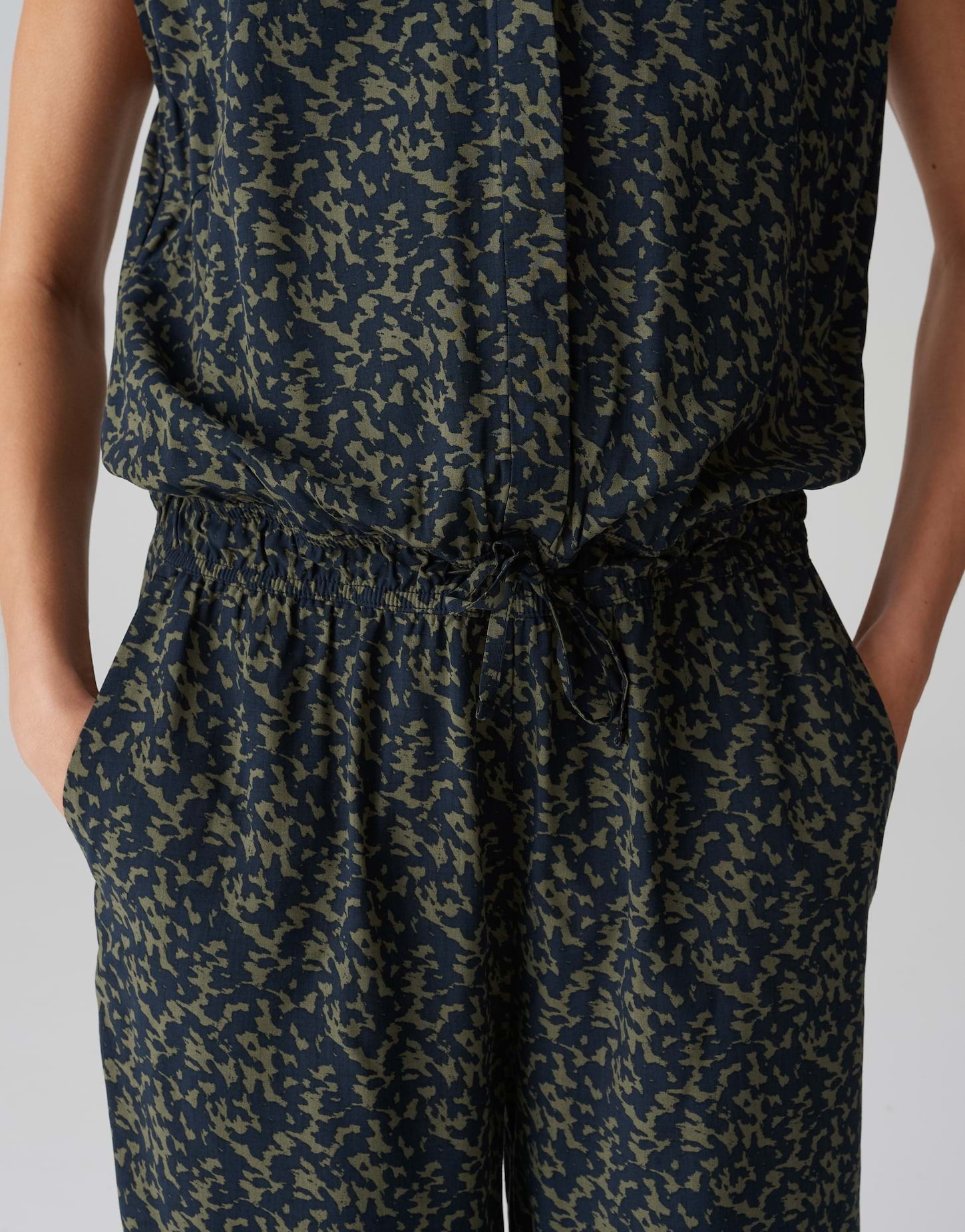 Moneli shadow (Coal Blue)