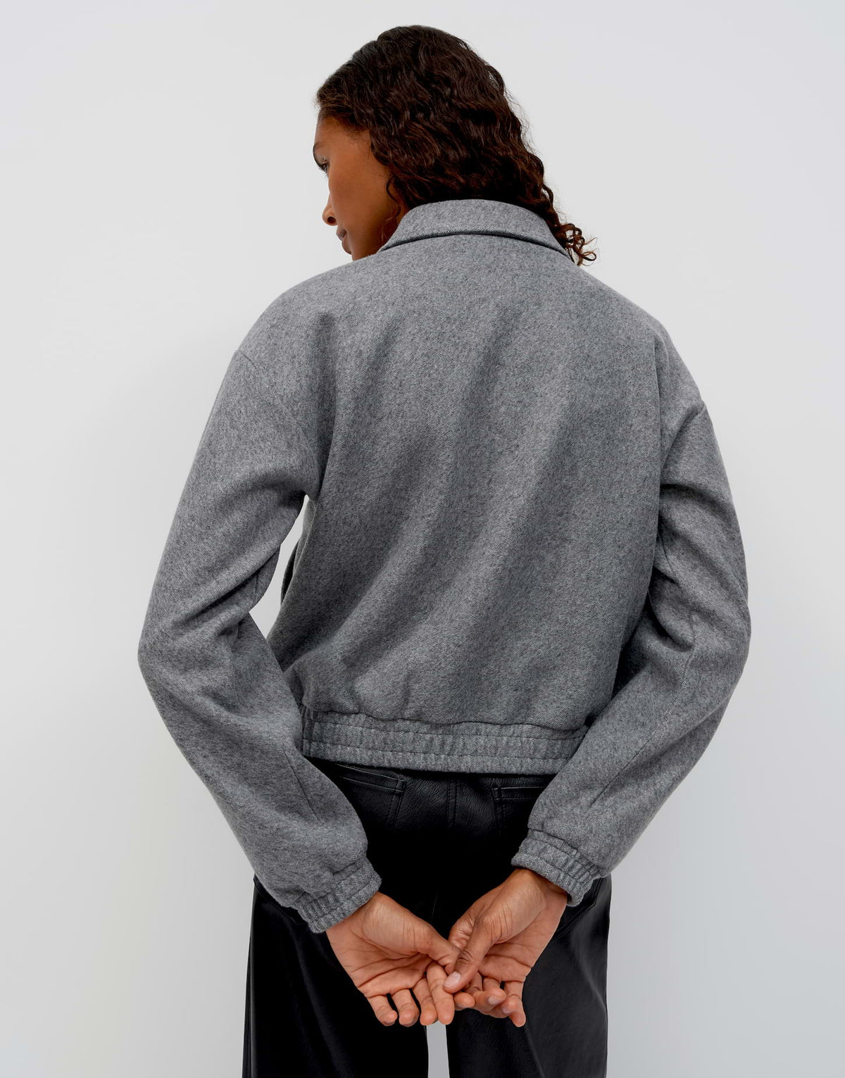 Gerzi (Quiet Grey)