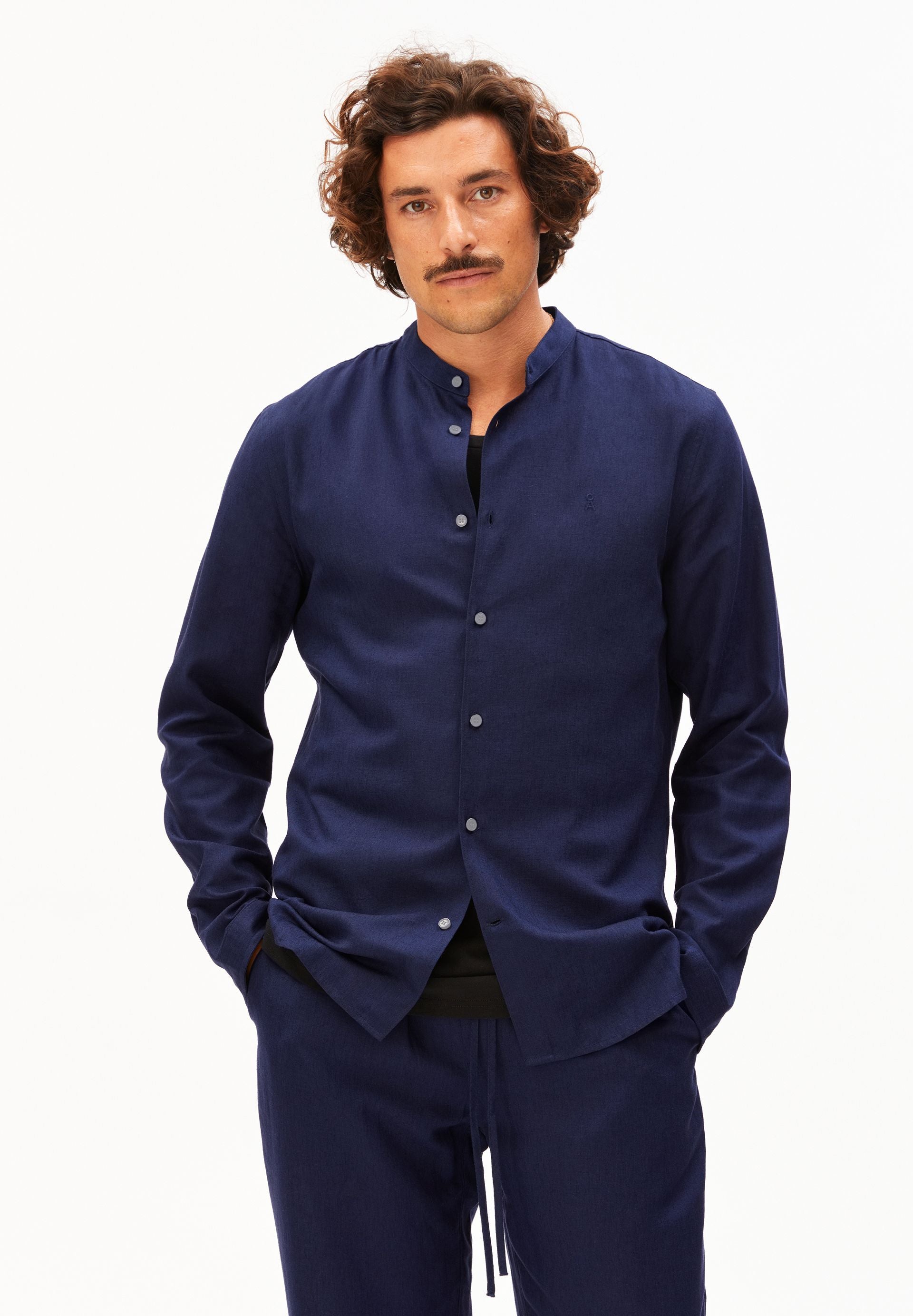 Vaaleronimus Lino Shirt (Tinted Navy)