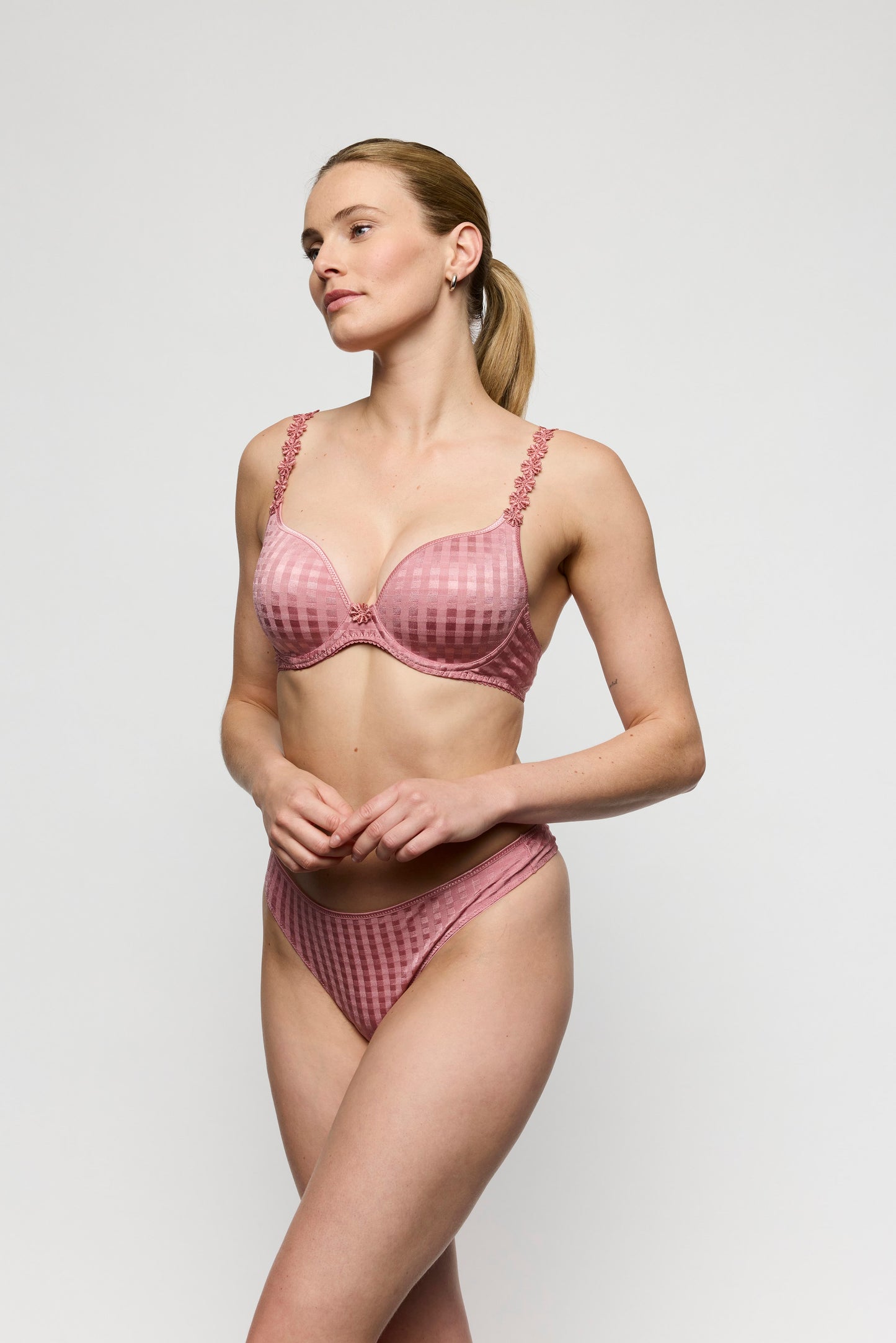 AVERO Ballet Pink String (Btp)