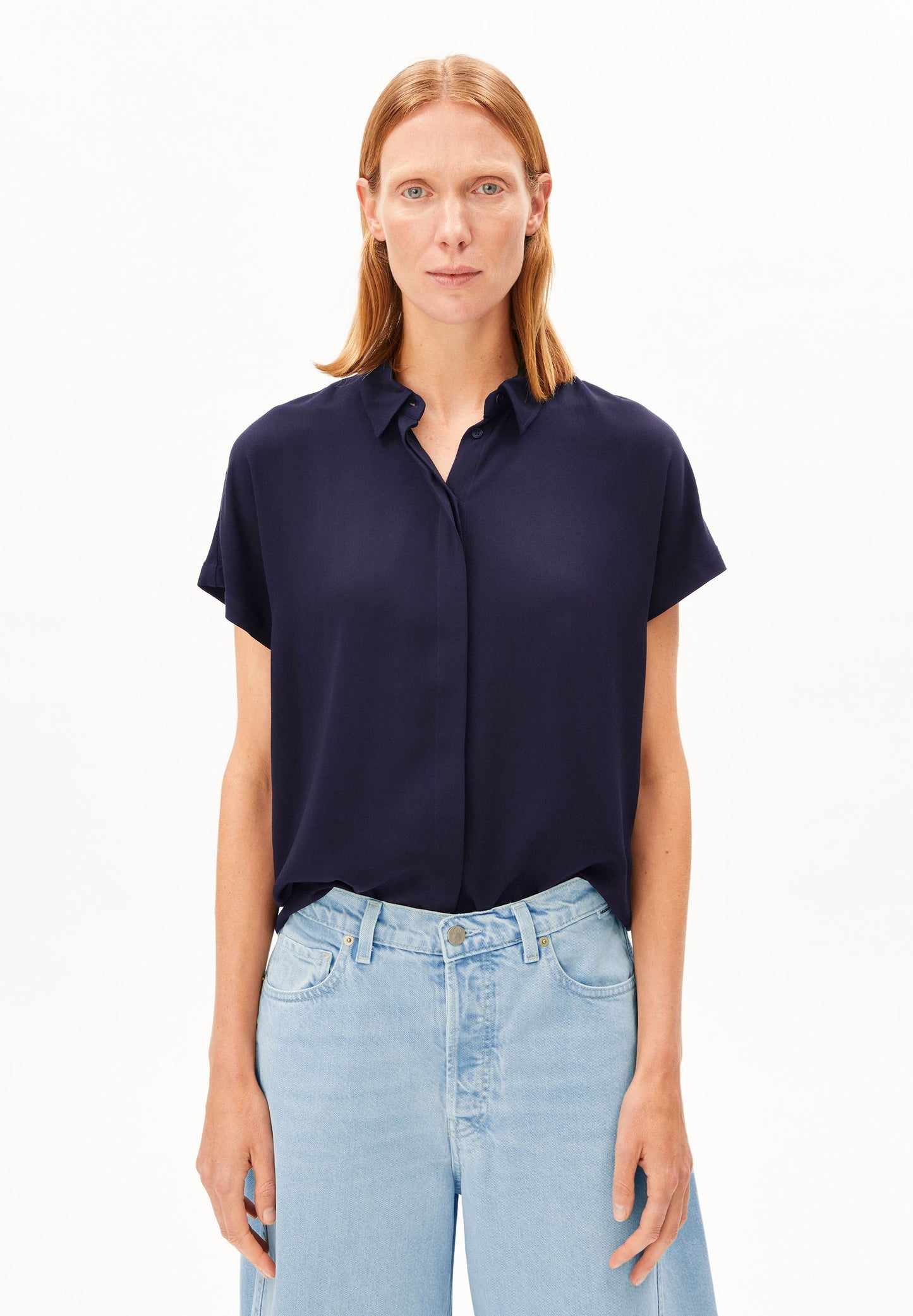 Larisaana Blouse (Tinted Navy)