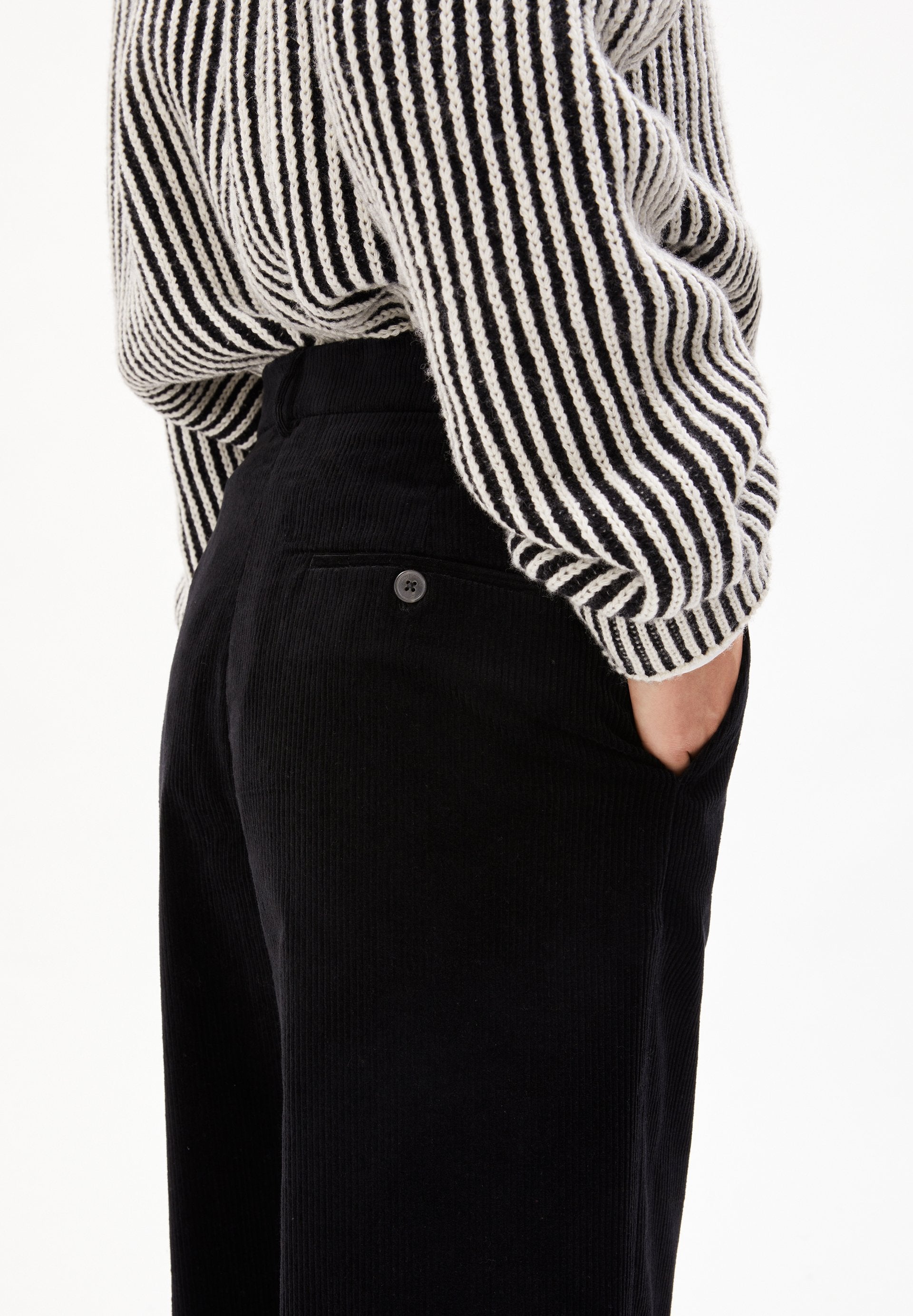 Jaalma Corduroy (Black)