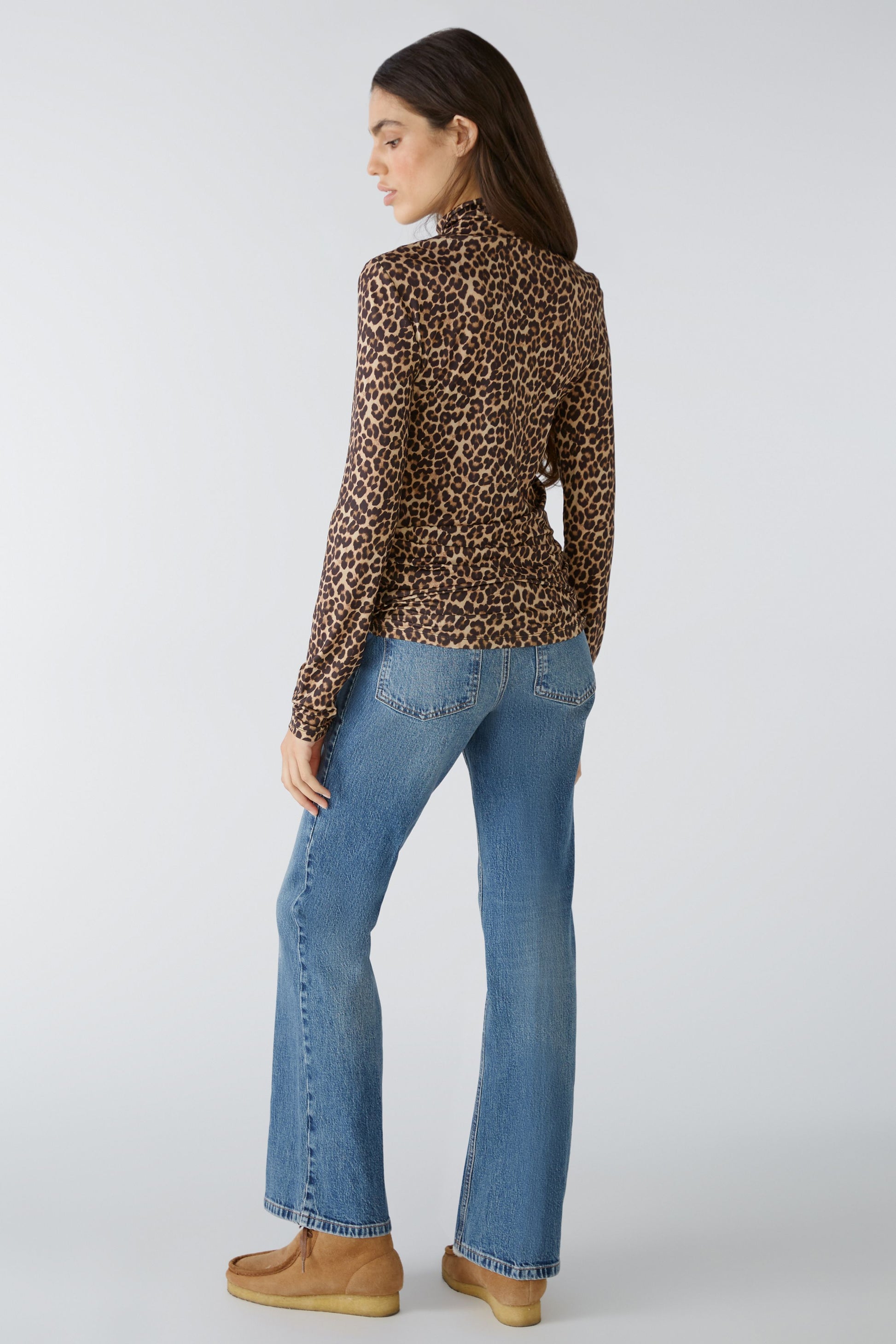 Stehkragenshirt fließende Silky Touch Ware (Black Camel)