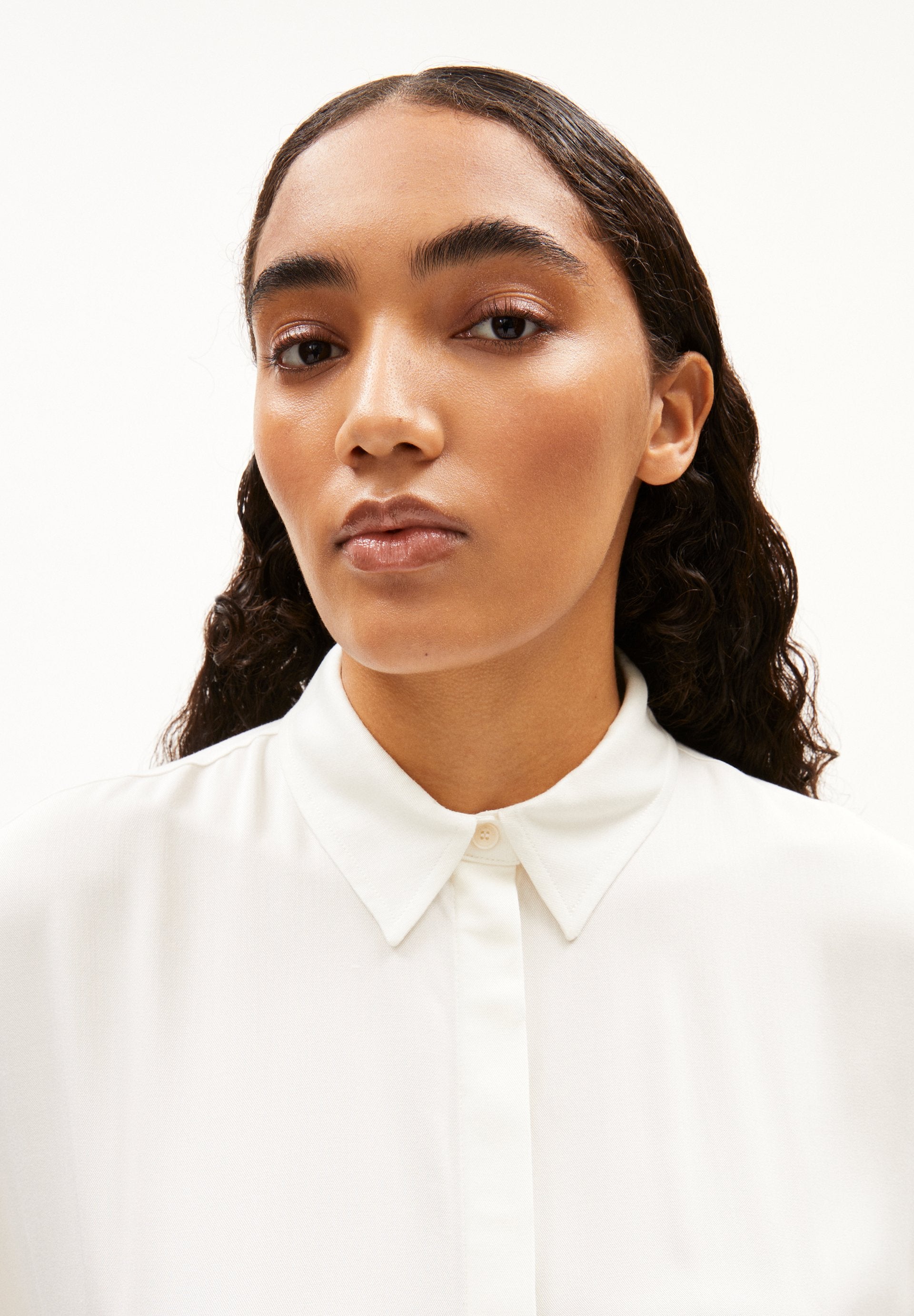 Larisaana (Off White)