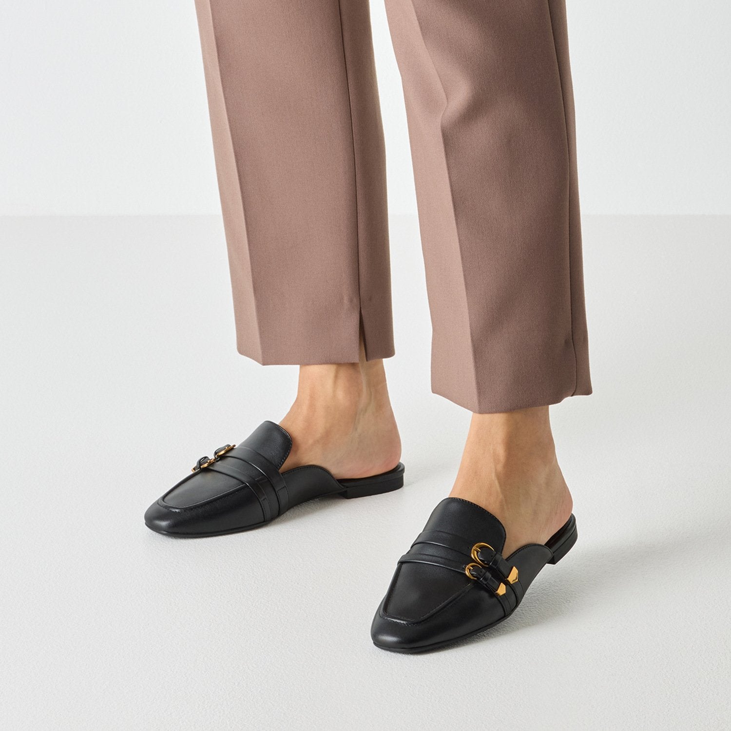 Sabot (Black Leather)