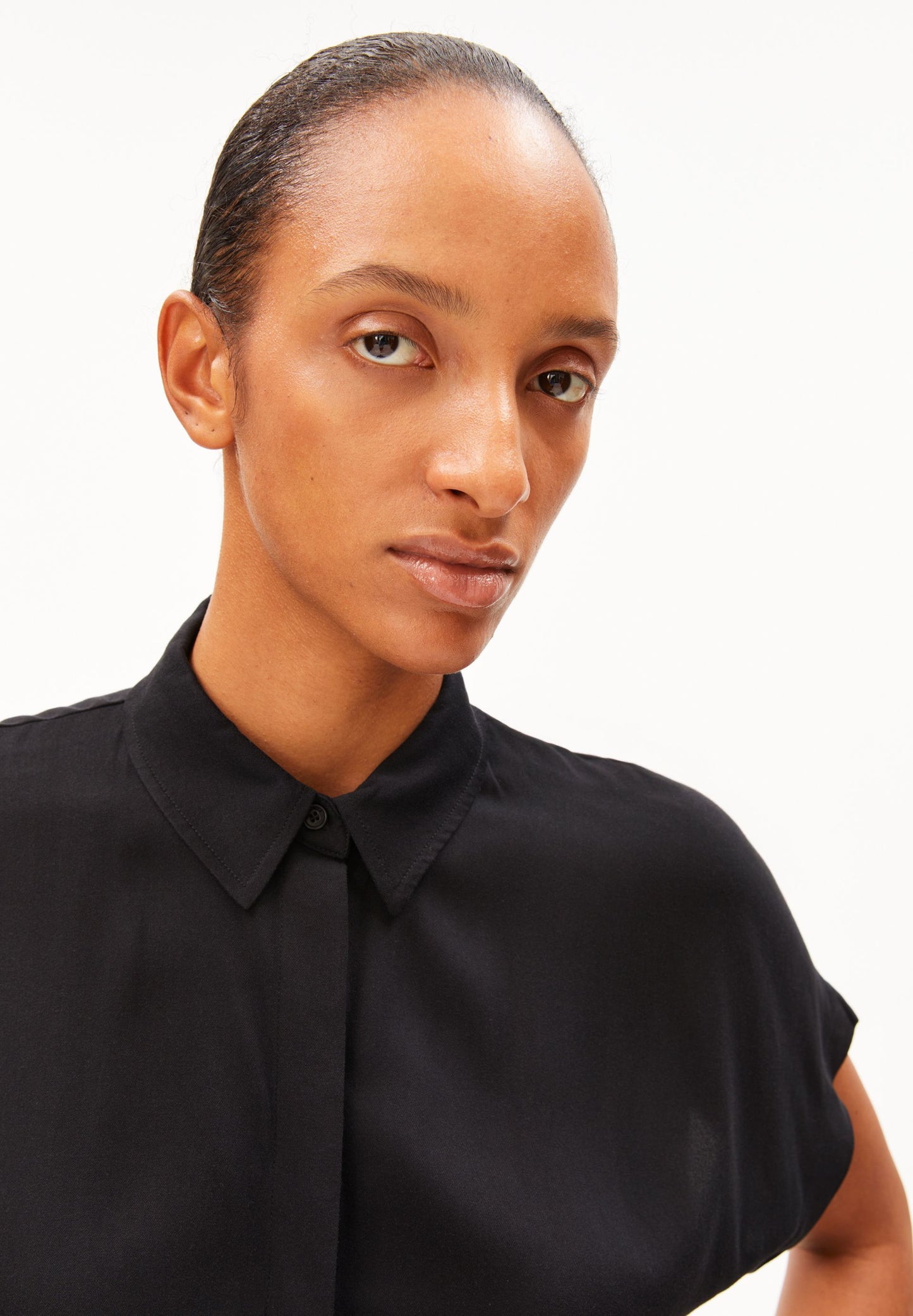 Larisaana Blouse (Black)