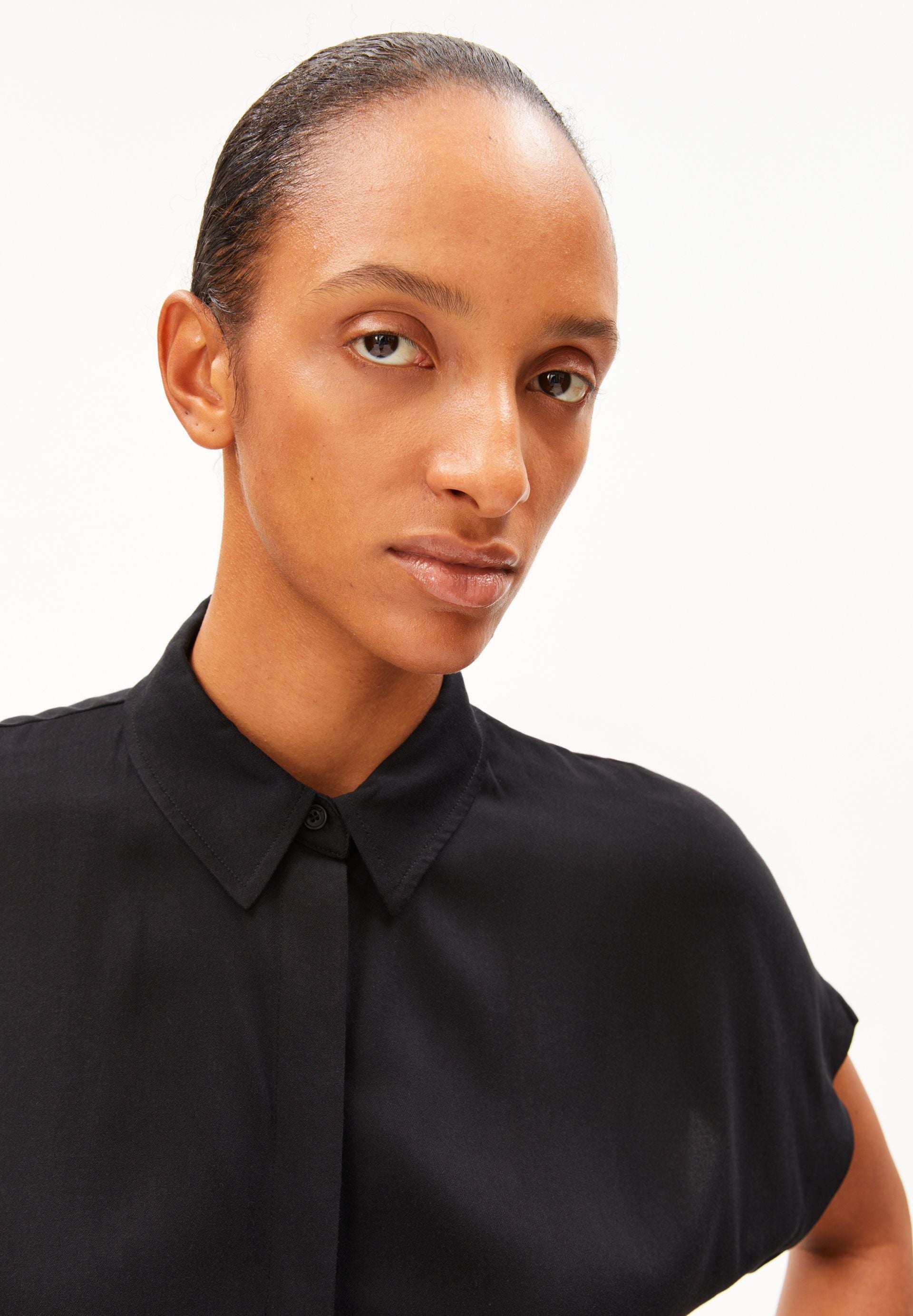 Larisaana Blouse (Black)