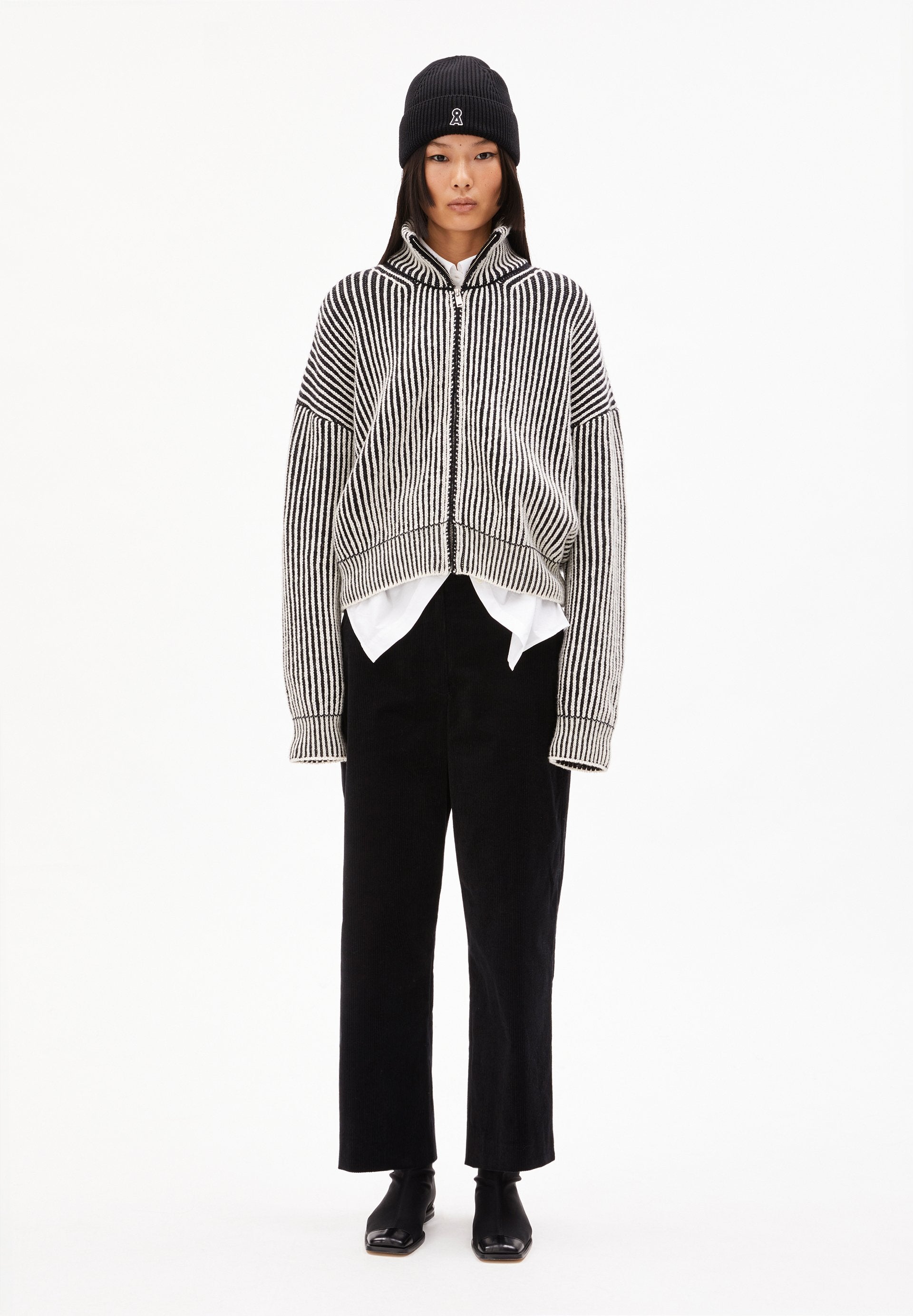 Jaalma Corduroy (Black)
