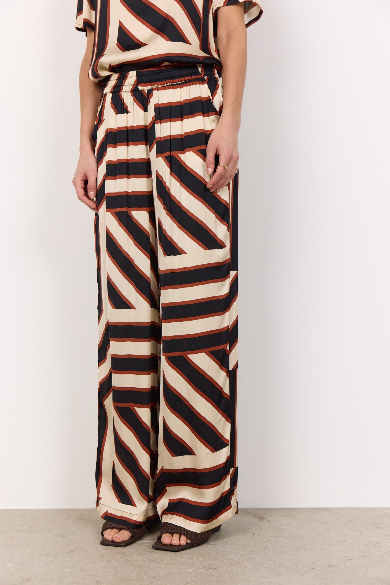 Sc-roja 3-c (9999c 9999c Black Co)