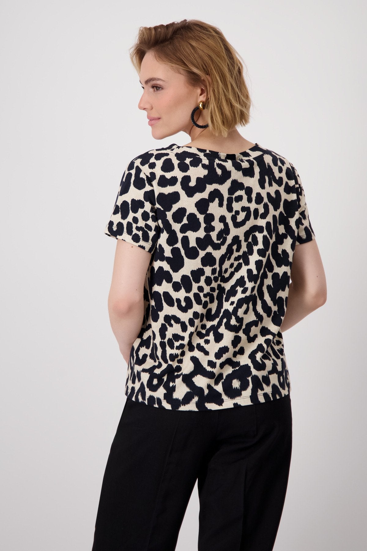 T-Shirt (Schwarz Gemuster)