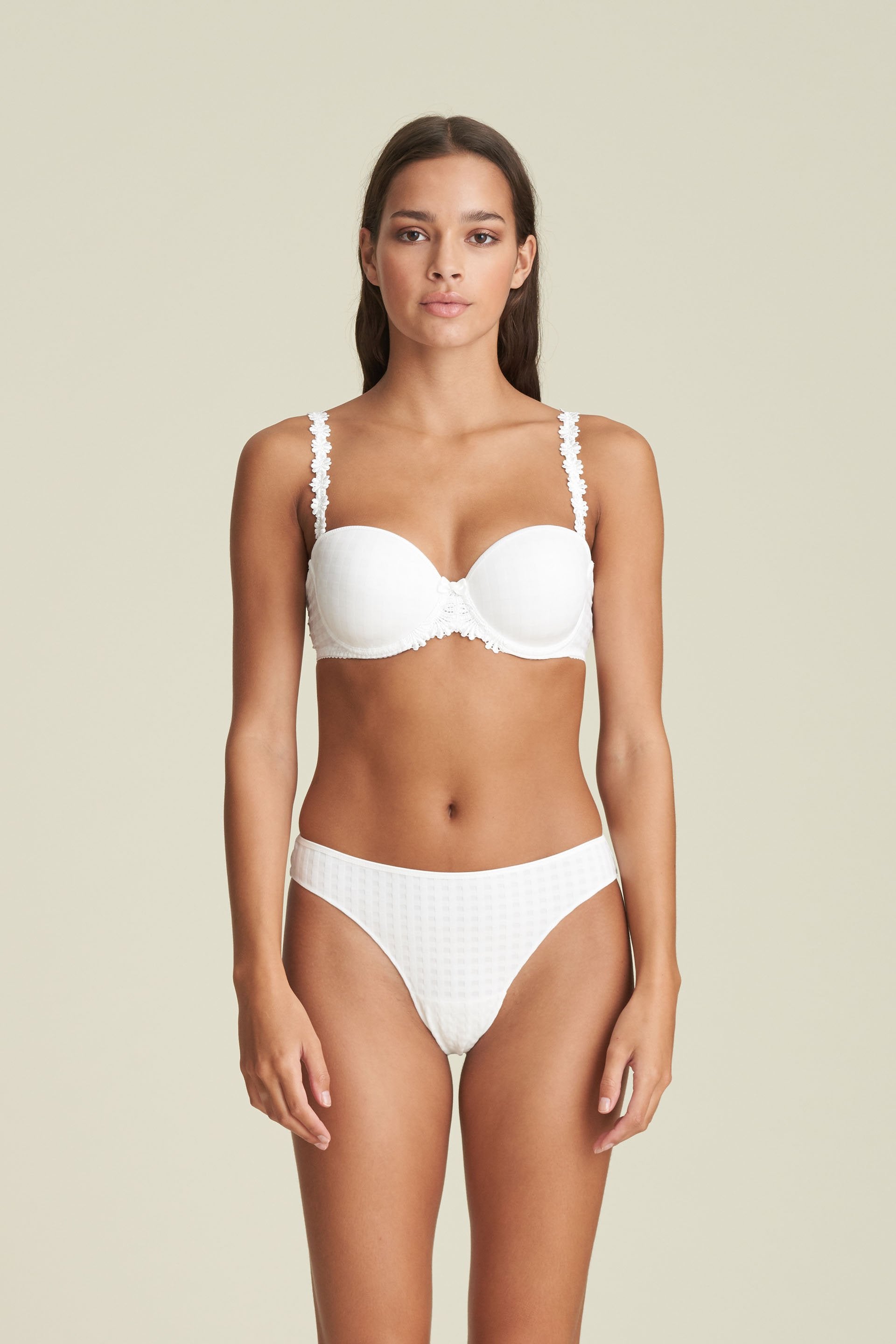 AVERO weiß String (Wit)