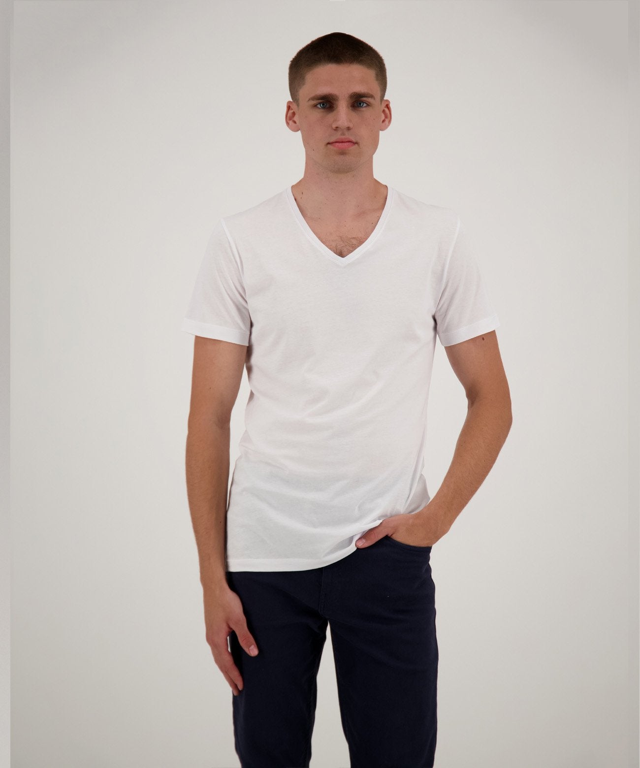 2 T-Shirt Doppelpack Bodyfit mit V-Ausschnitt (Weiss)
