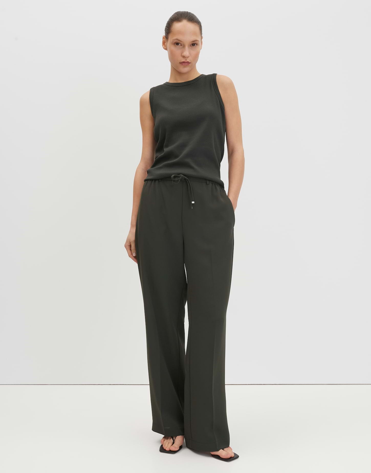 Kleanne (Midnight Olive)