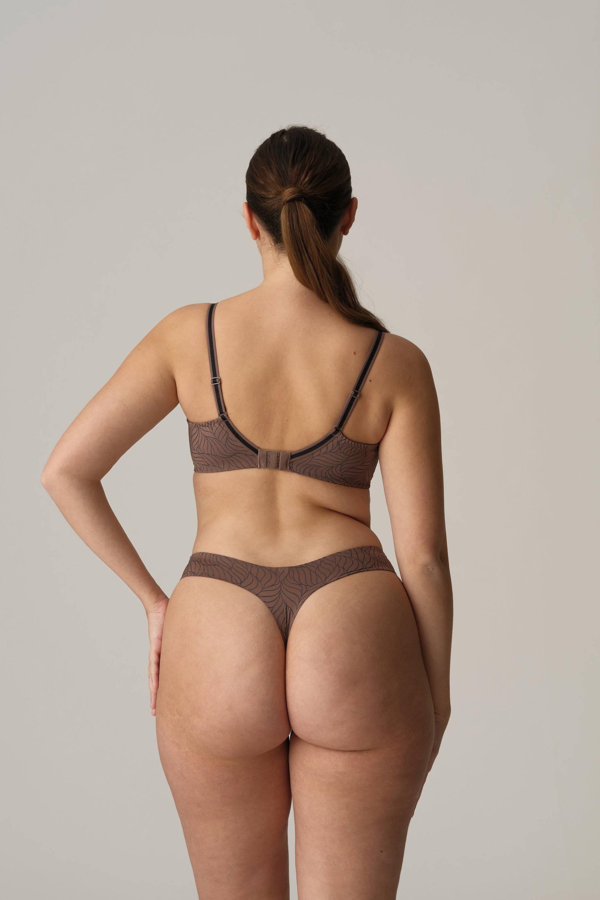 AJUSCO Caribe Taupe String (Cbt)