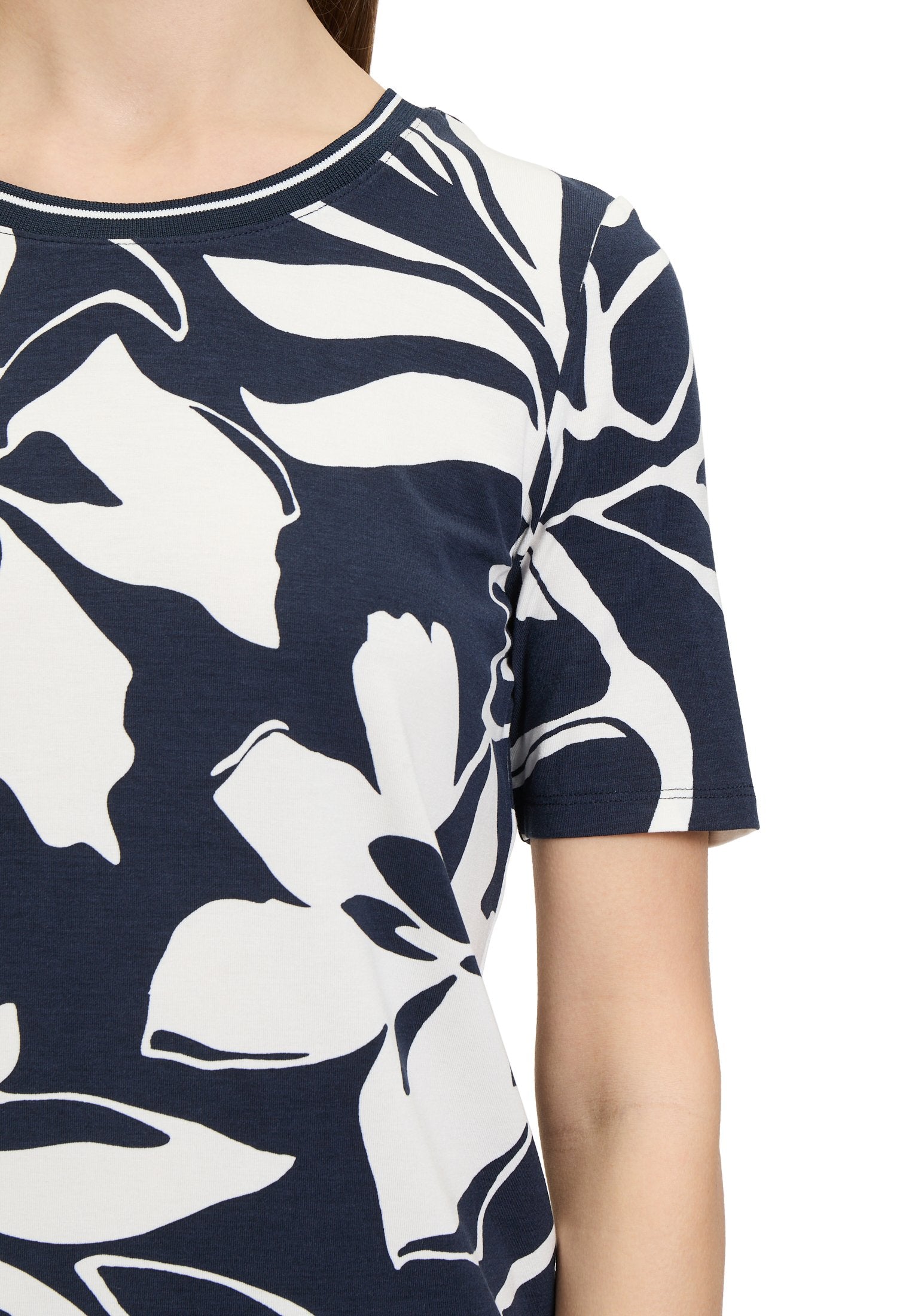 Basic Shirt (Dark Blue/cream)