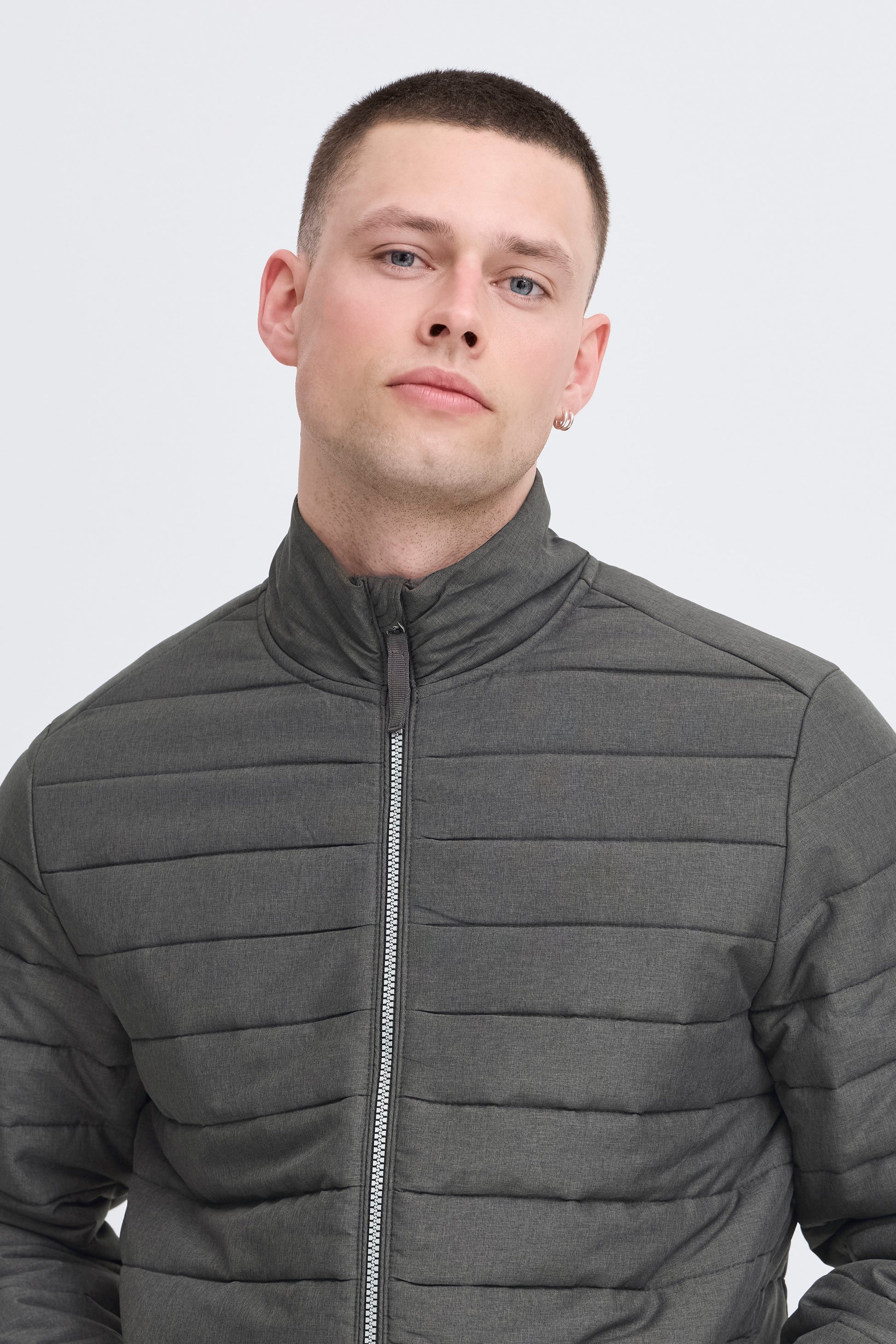 BHEDMAR puffer with stand collar (Black Melange)