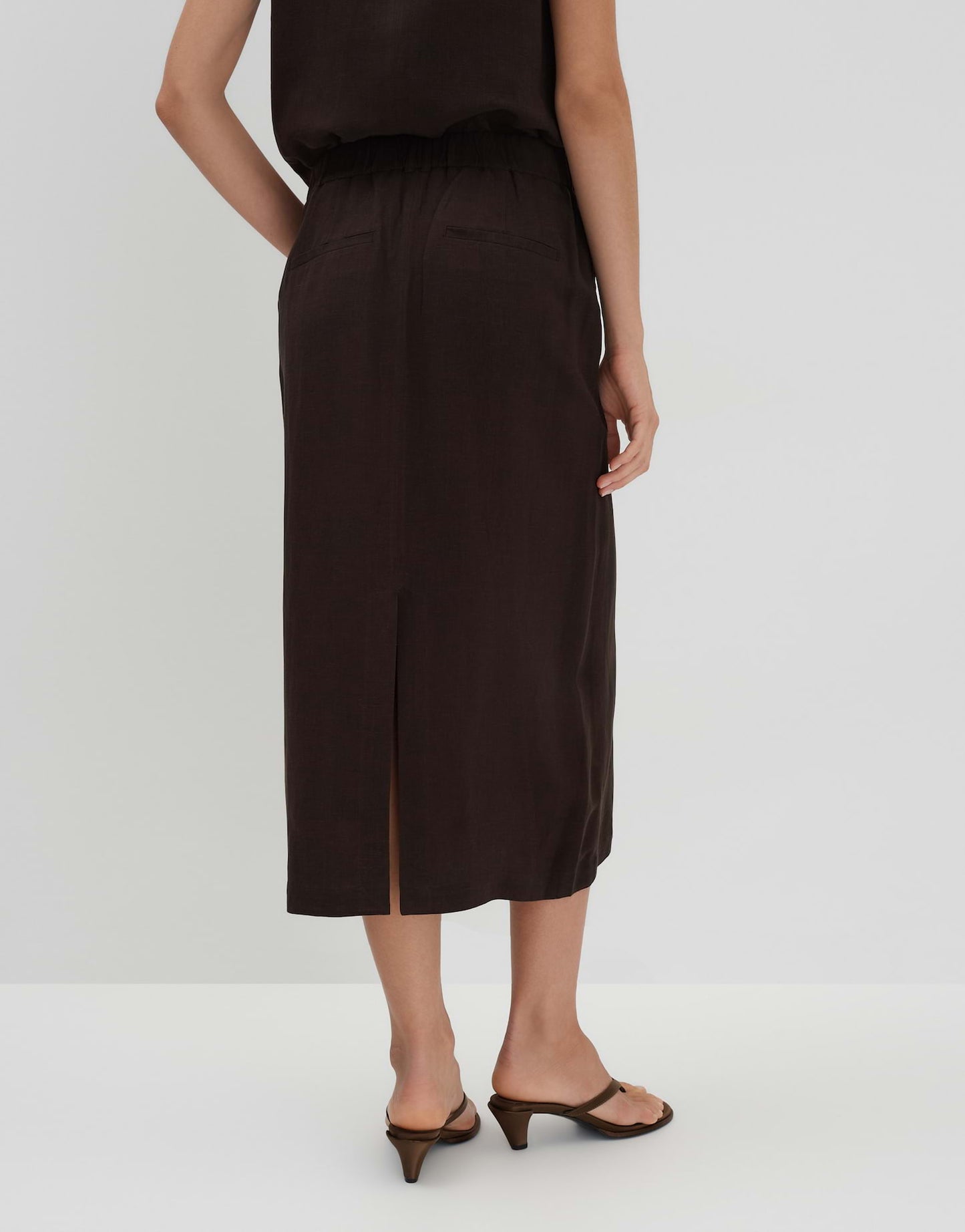 Olini detail (Dark Espresso)