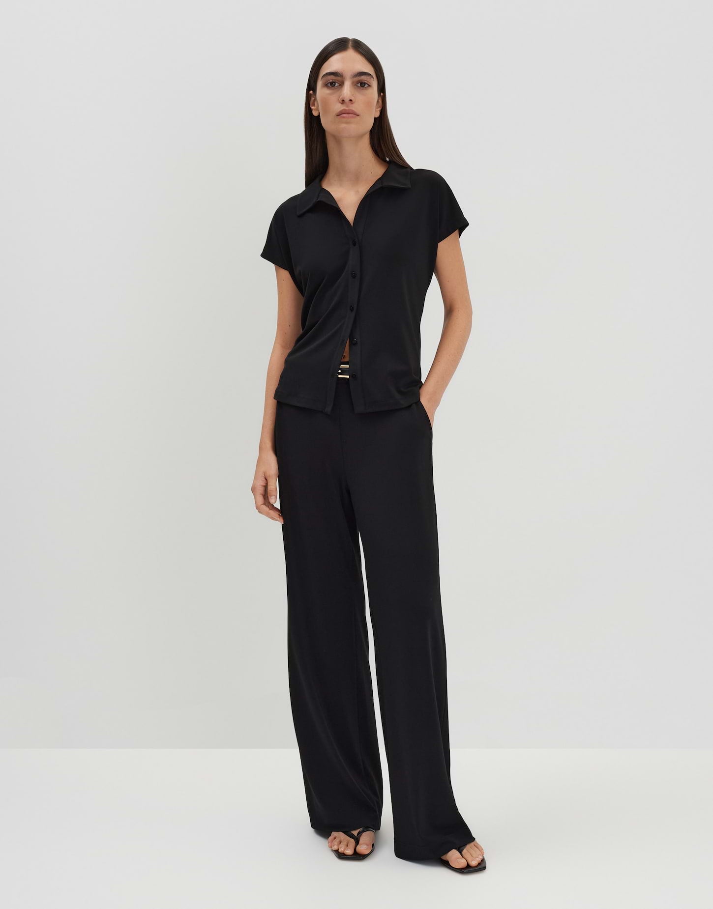 Konita (Black)