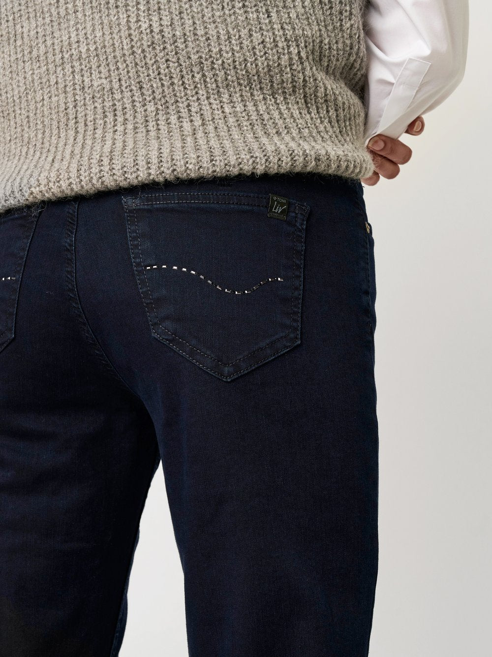 Liv (Dark Blue Used)