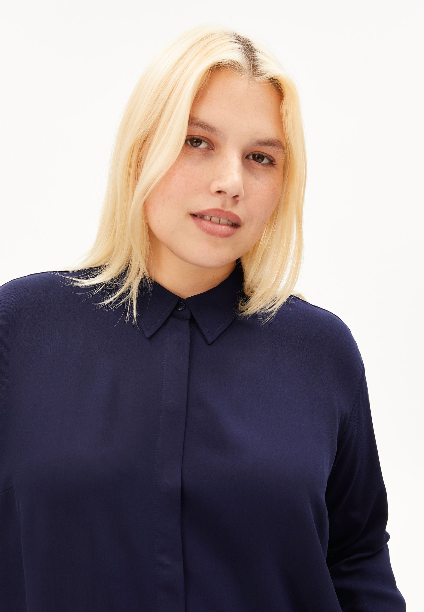 Larisaana Longsleeve Blouse (Tinted Navy)