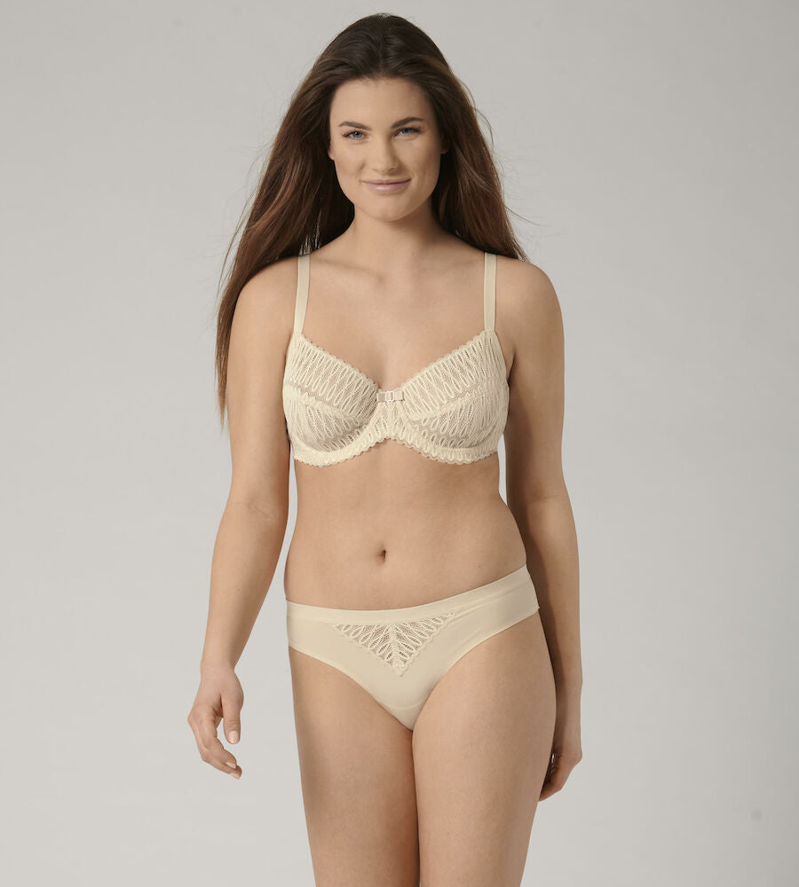 Aura Spotlight Brazilian (Creamy Dream)
