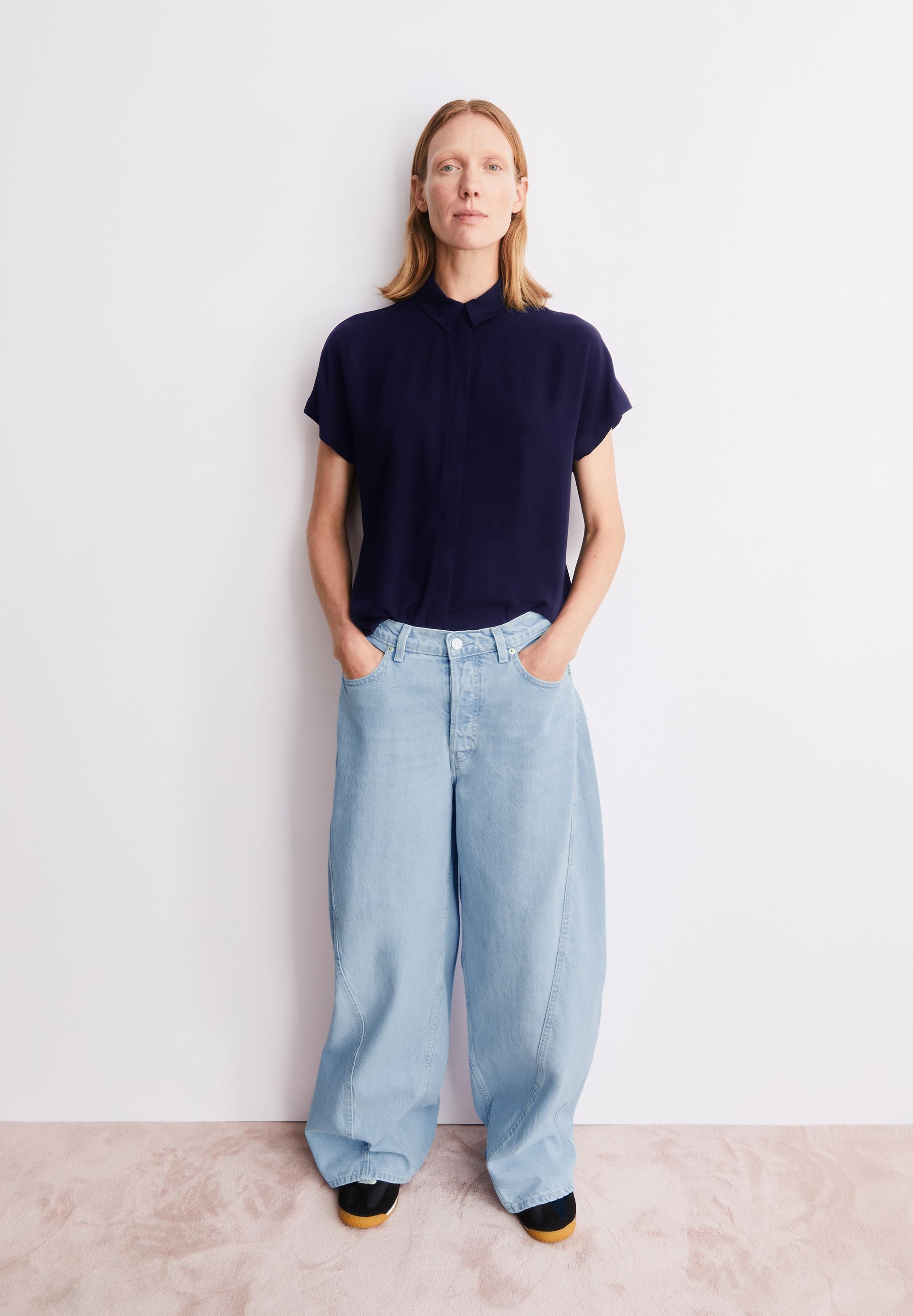 Larisaana Blouse (Tinted Navy)