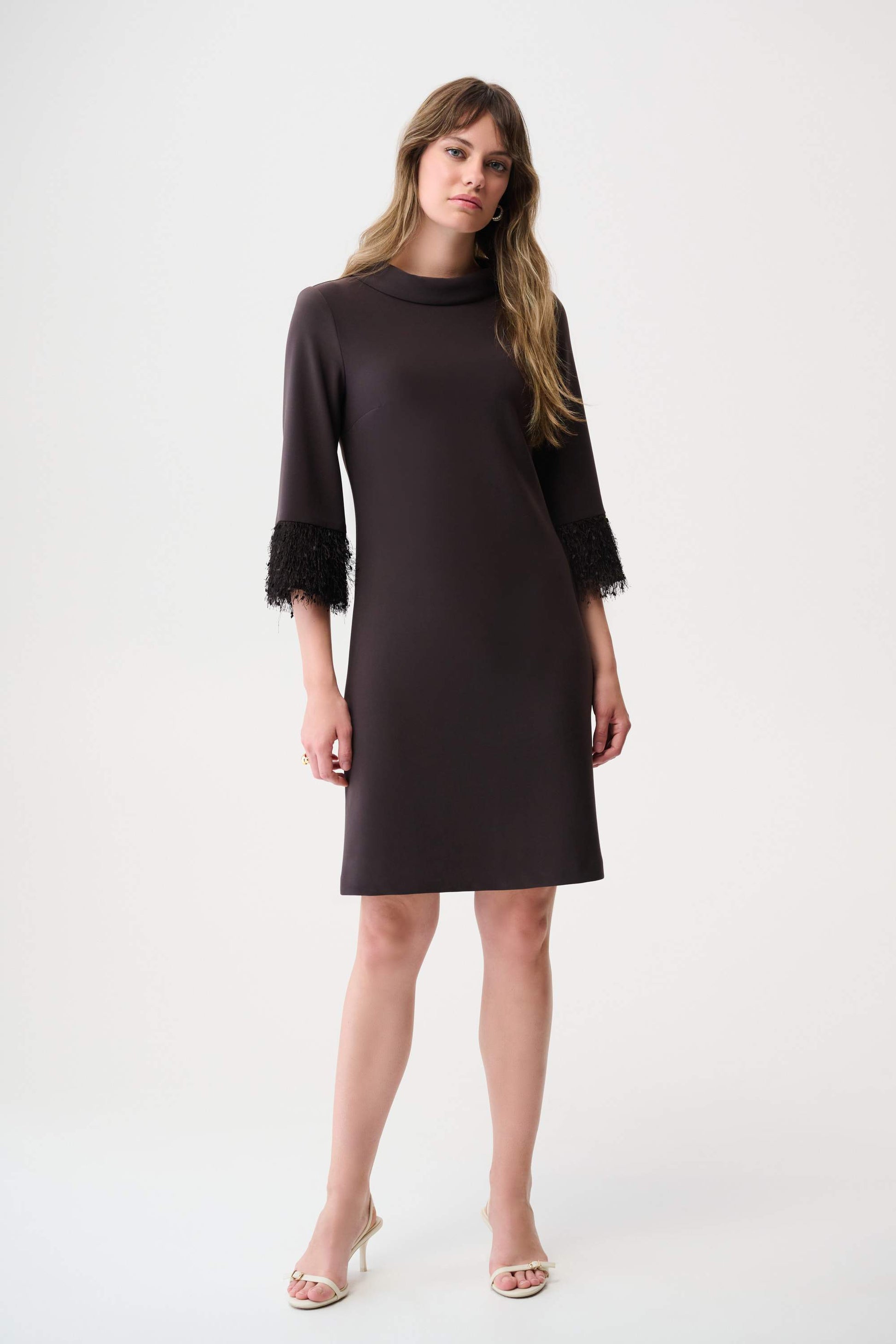 Kleid in A-Linie aus feinem Jersey und neuartigem Stoff (Mokka)
