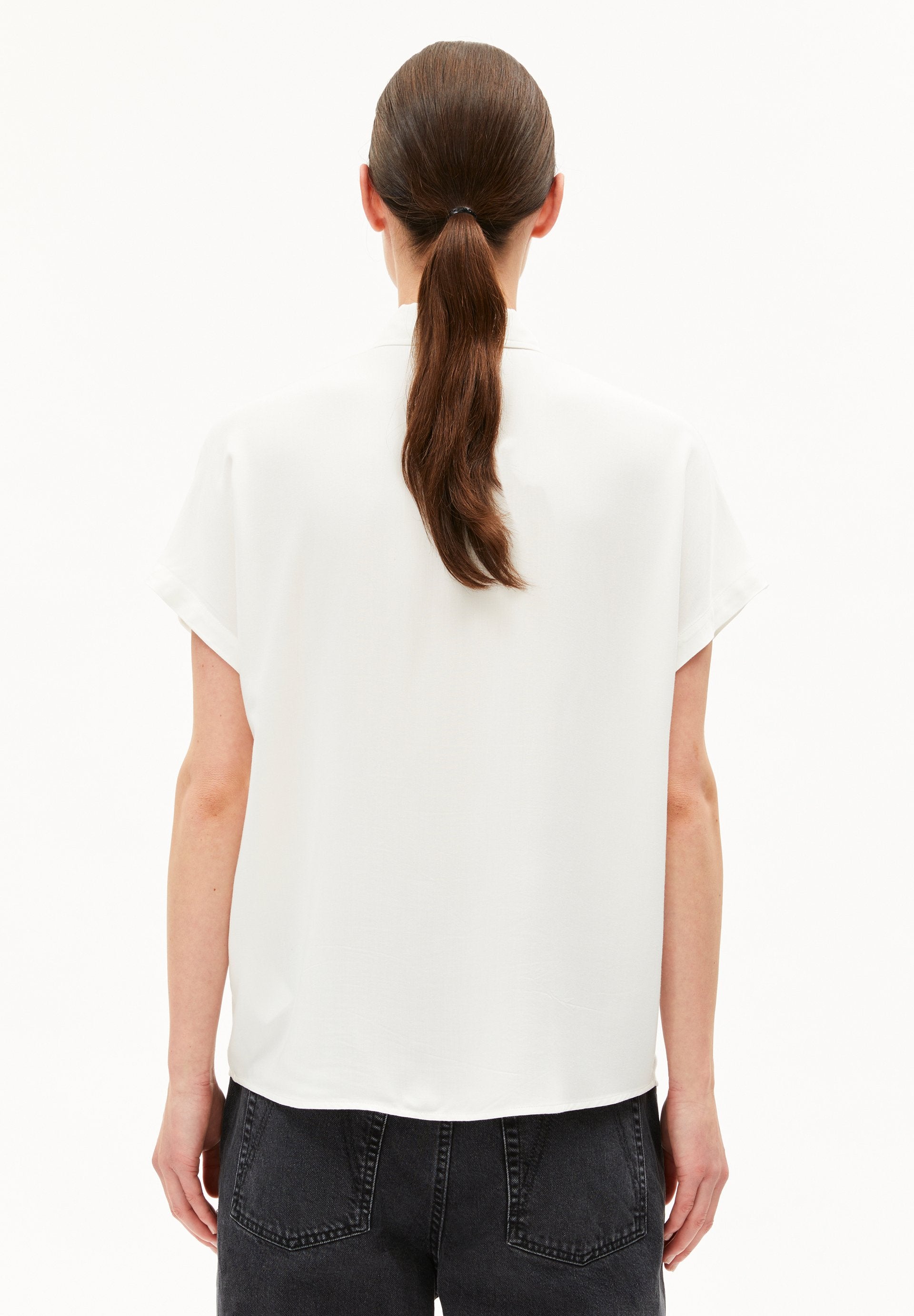 Larisaana (Off White)