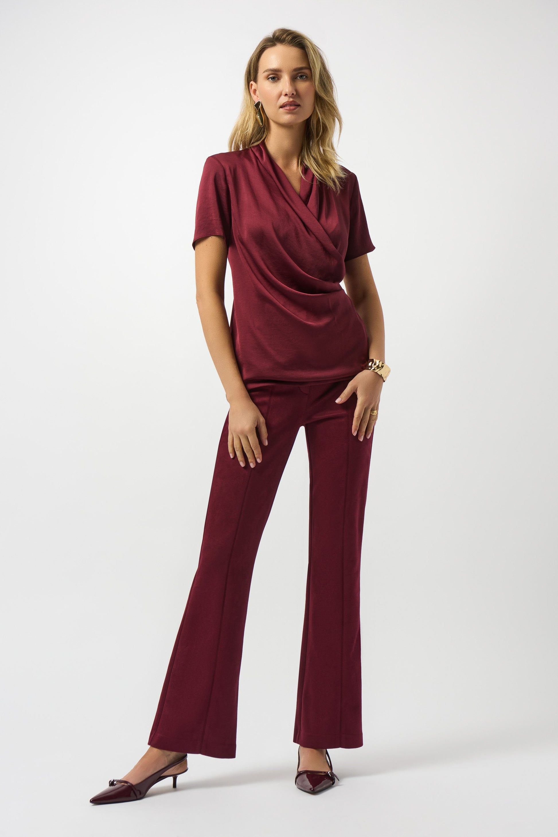Wickelshirt aus recyceltem Satin und feinem Jersey (Merlot)