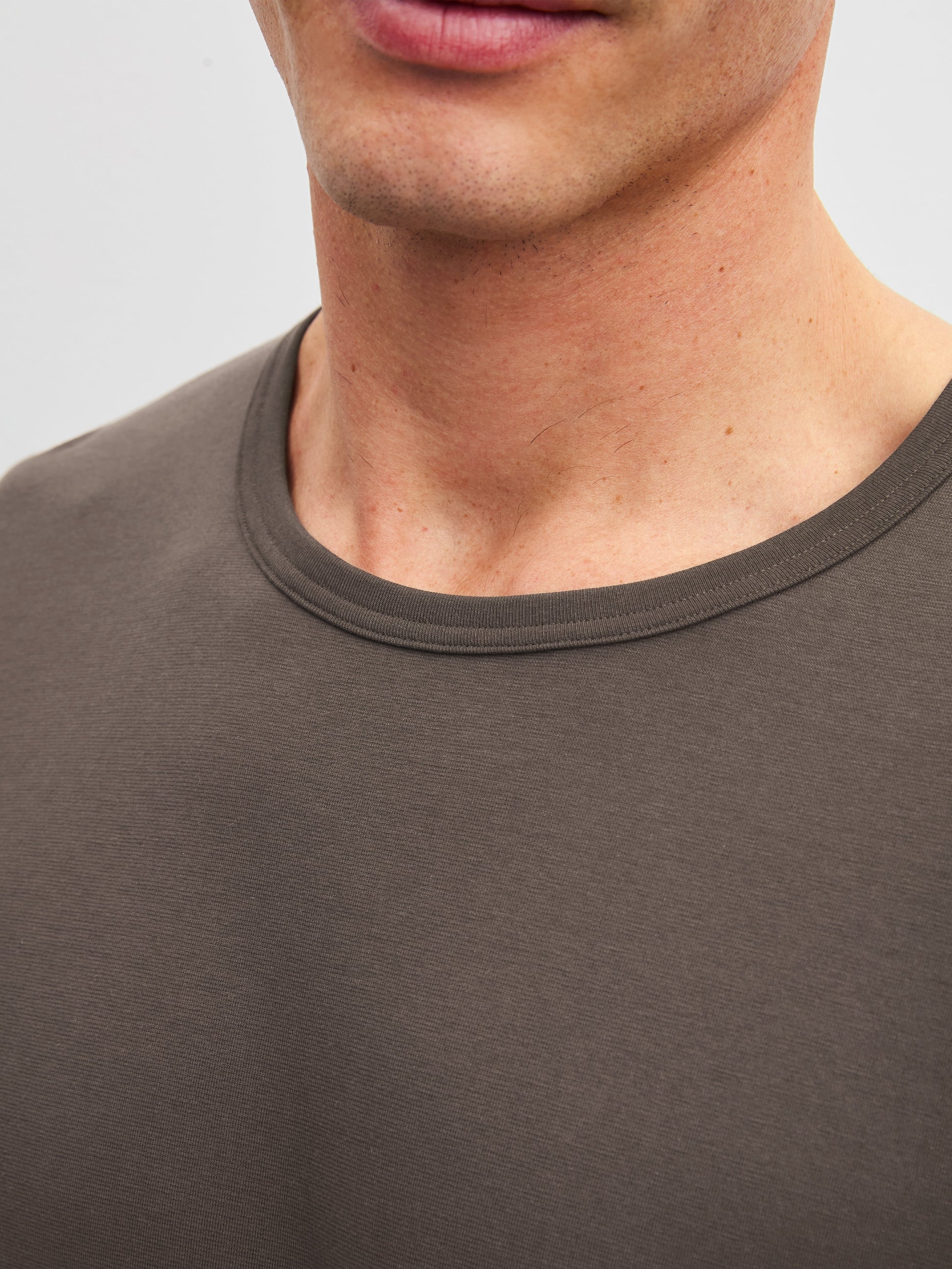 HERREN Shirt langarm (Choco Brown)
