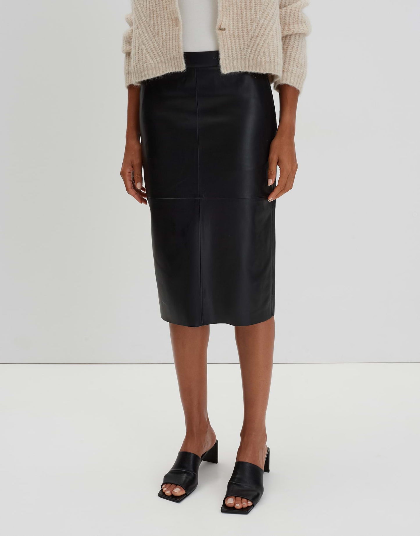 Ofiona (Black)