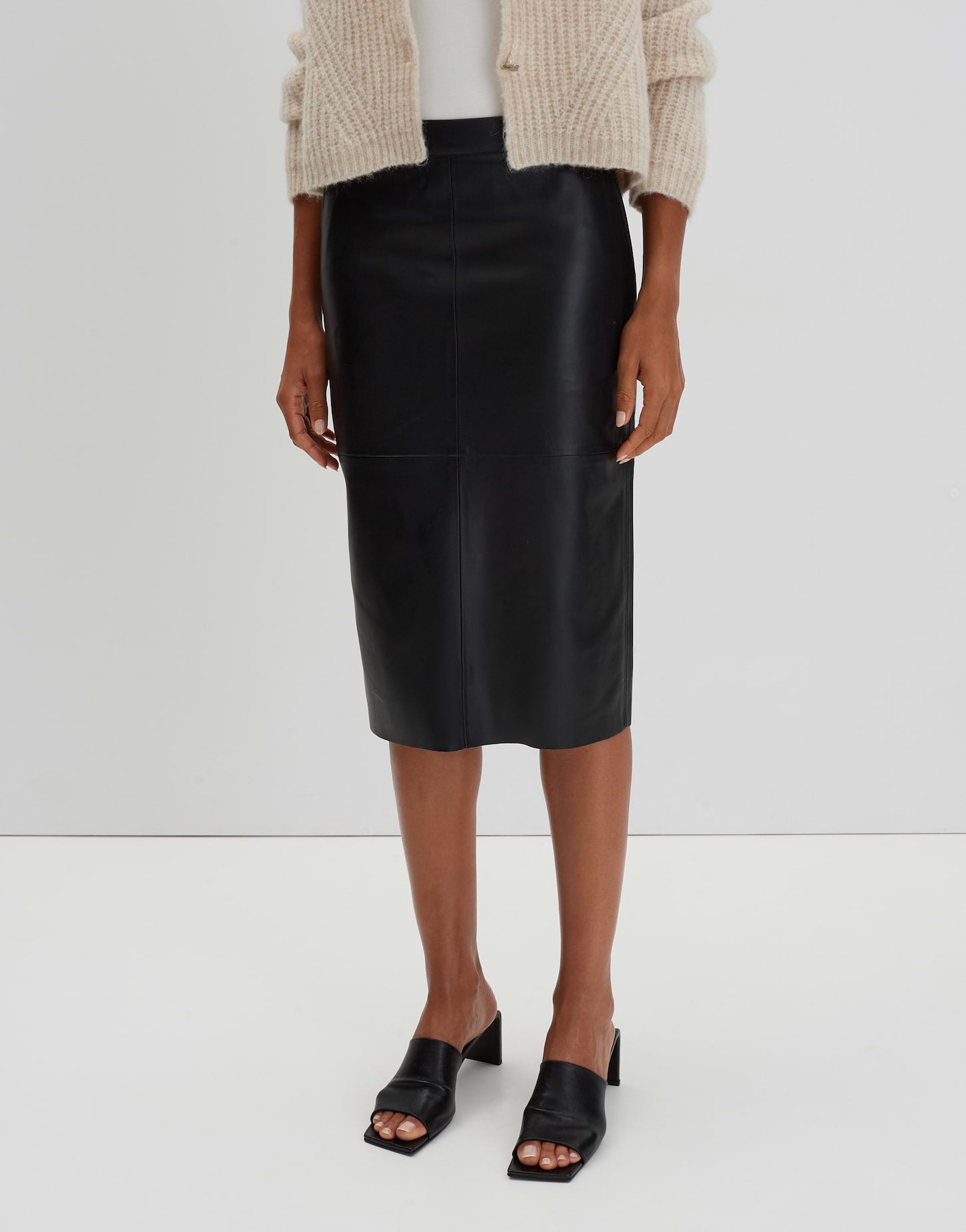 Ofiona (Black)