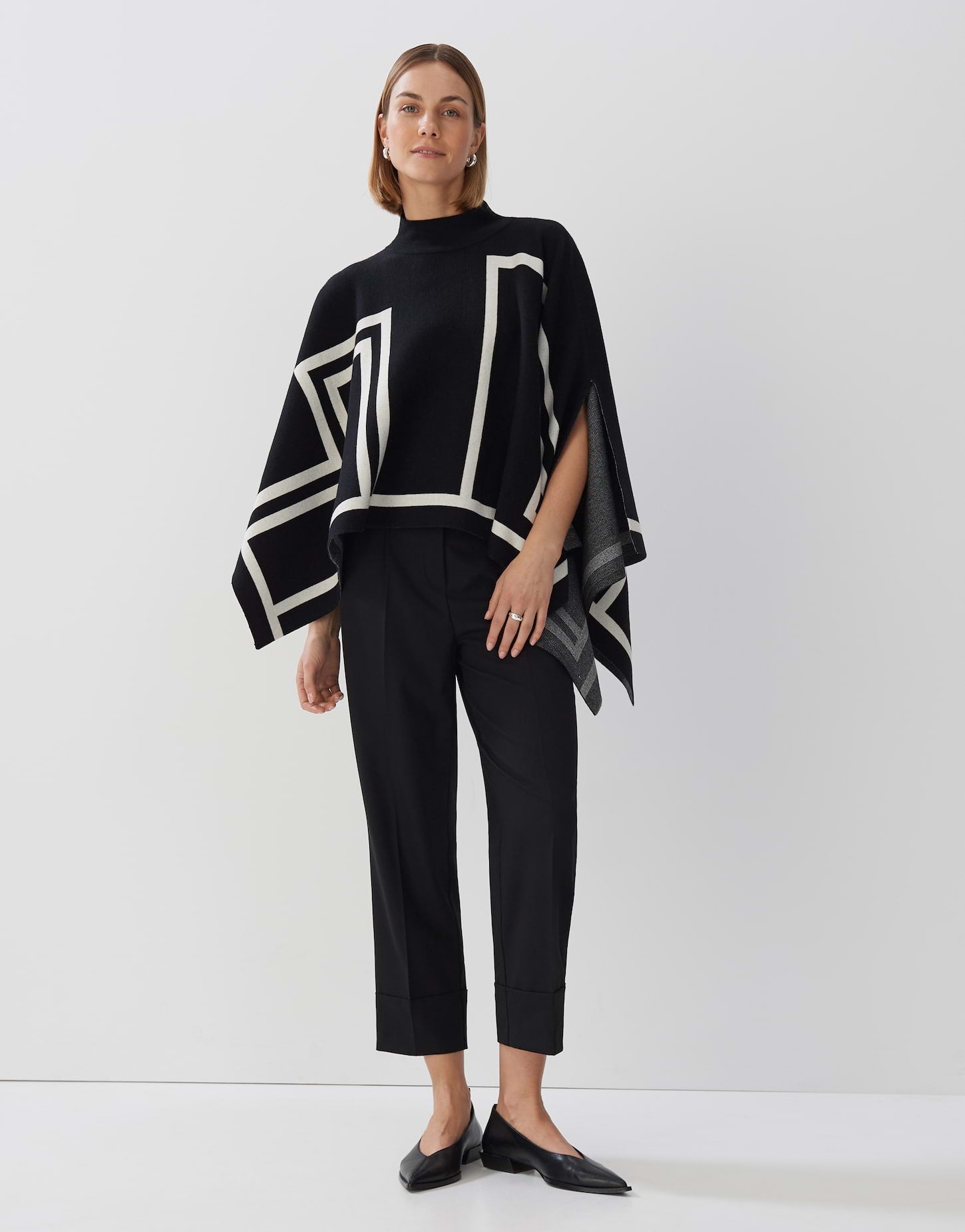 Benuki cape (Black)