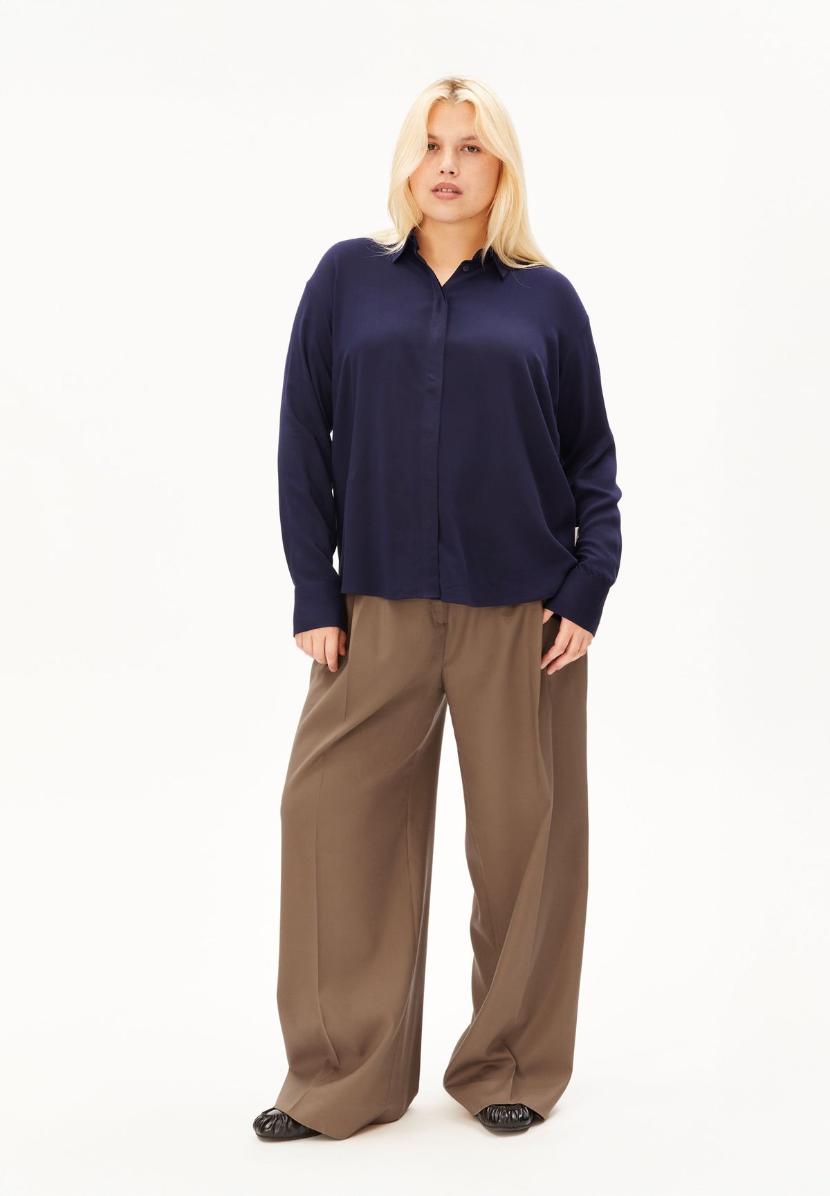 Larisaana Longsleeve Blouse (Tinted Navy)