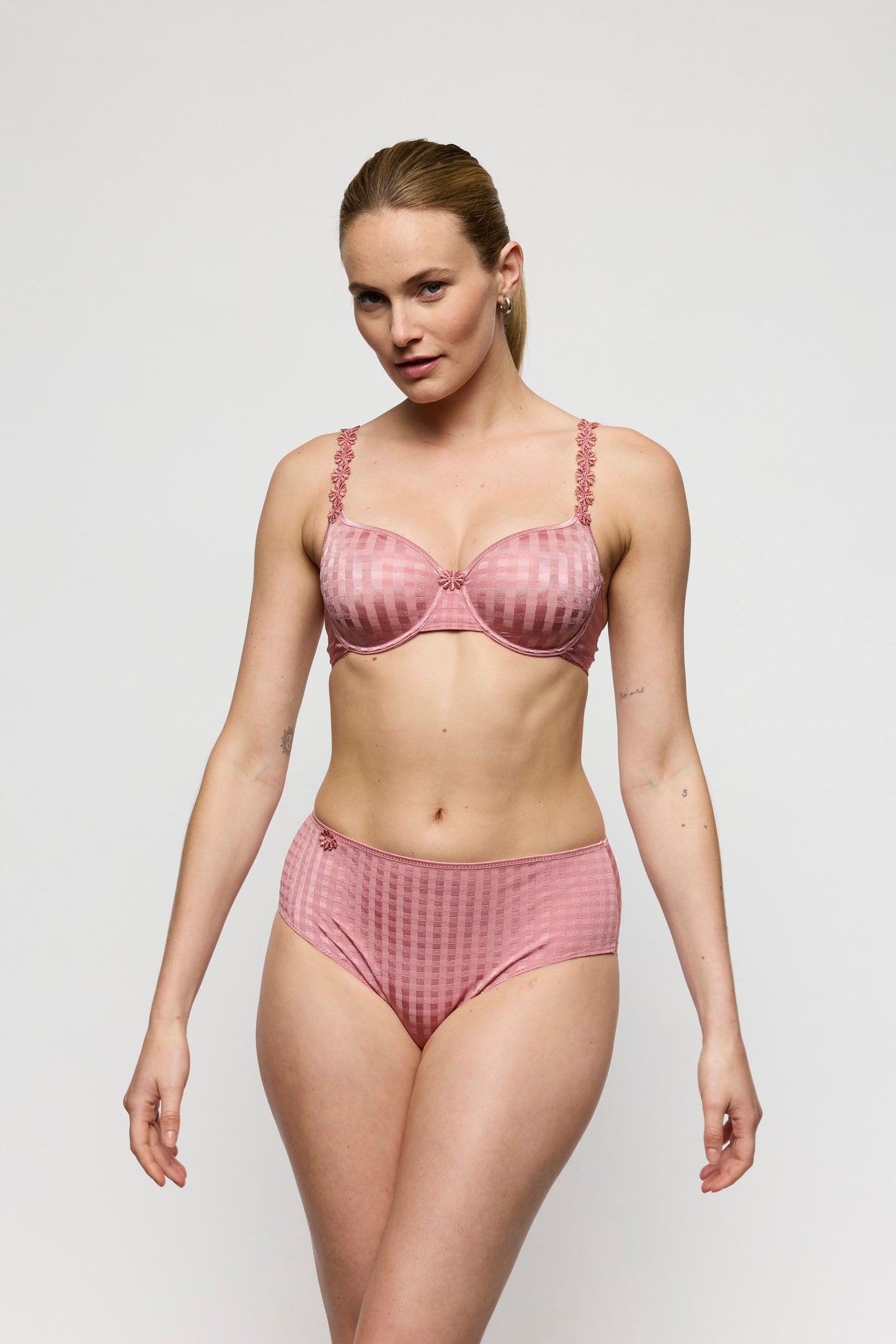 AVERO Ballet Pink Taillenslip (Btp)