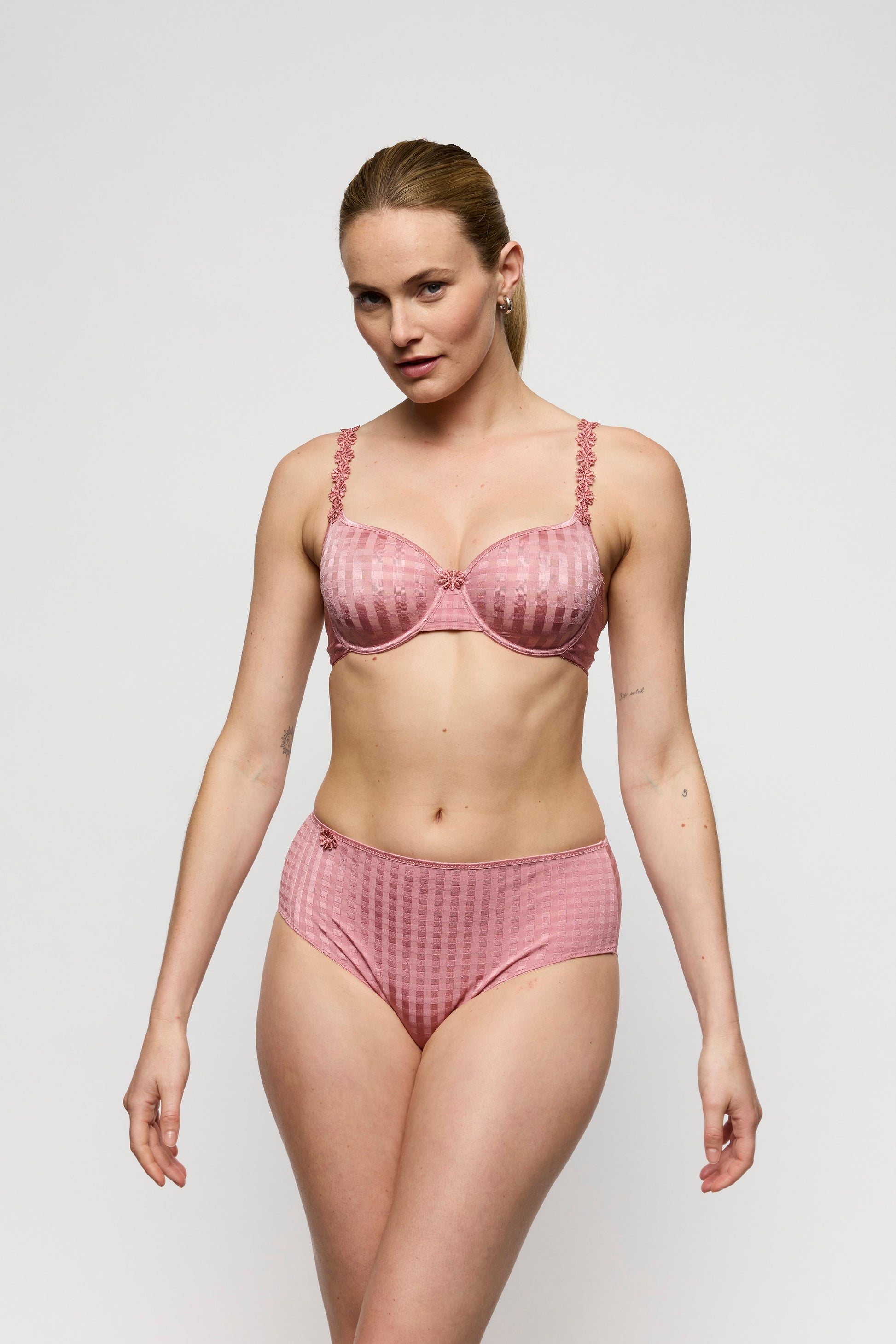 AVERO Ballet Pink Taillenslip (Btp)