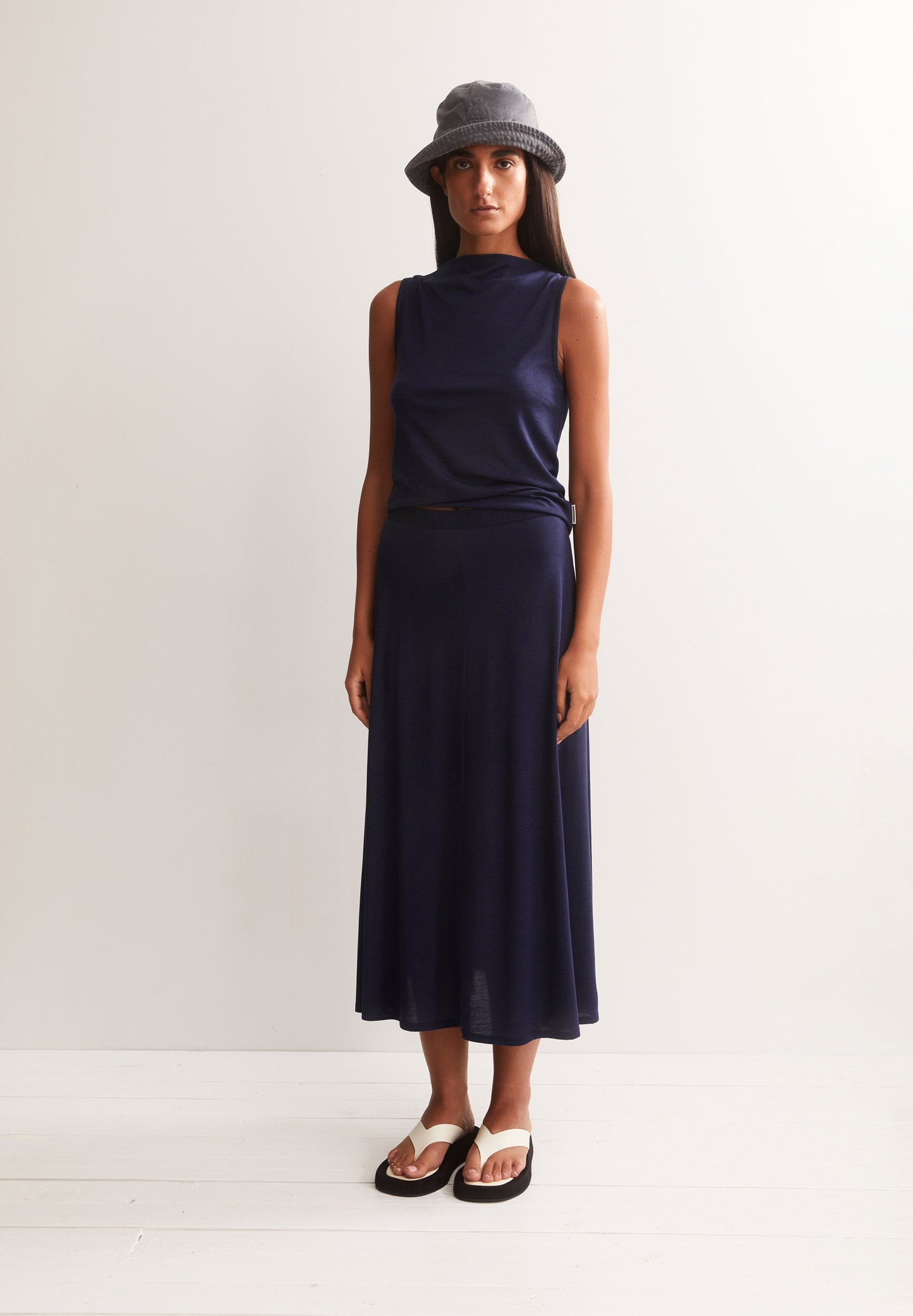 Ileniaa Laraa Midi Skirt (Tinted Navy)
