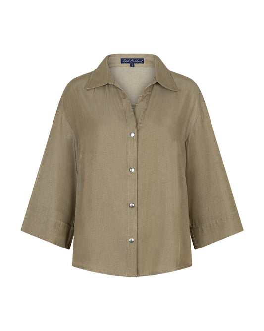 De Amalia Blouse Shine is een blous