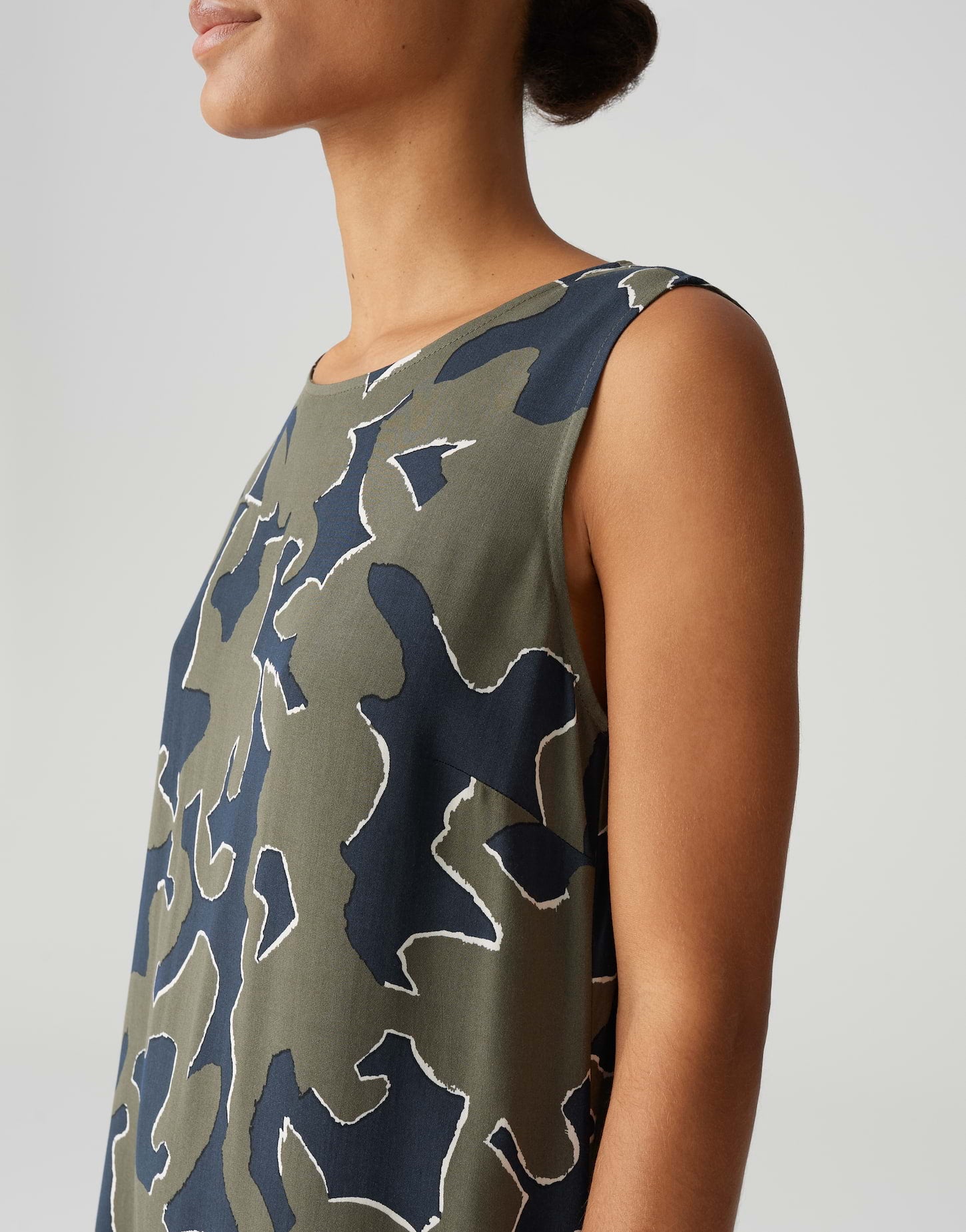 Wicy wildflower (Coal Blue)