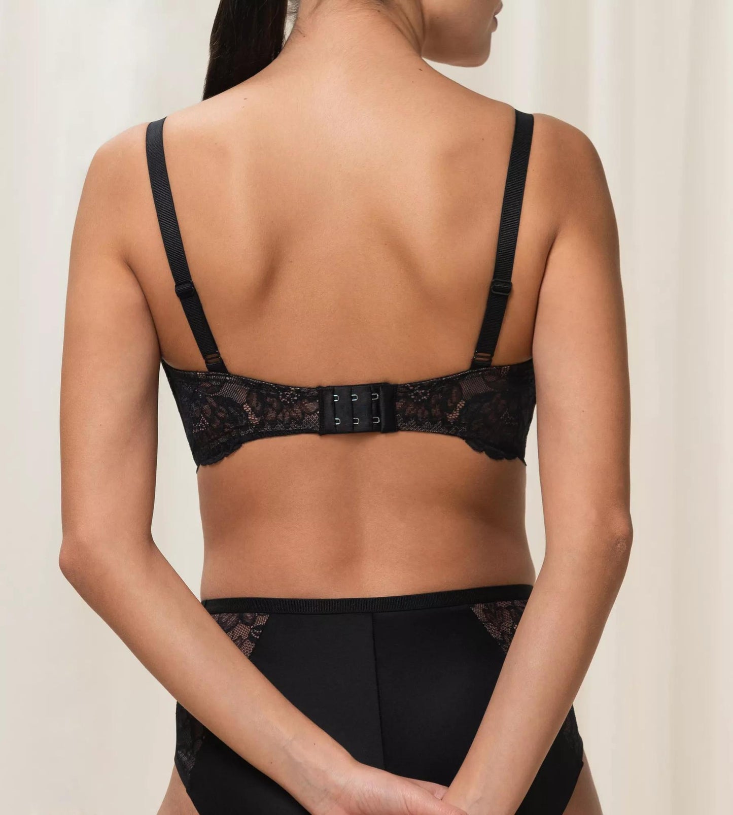Amourette Charm P (Black)