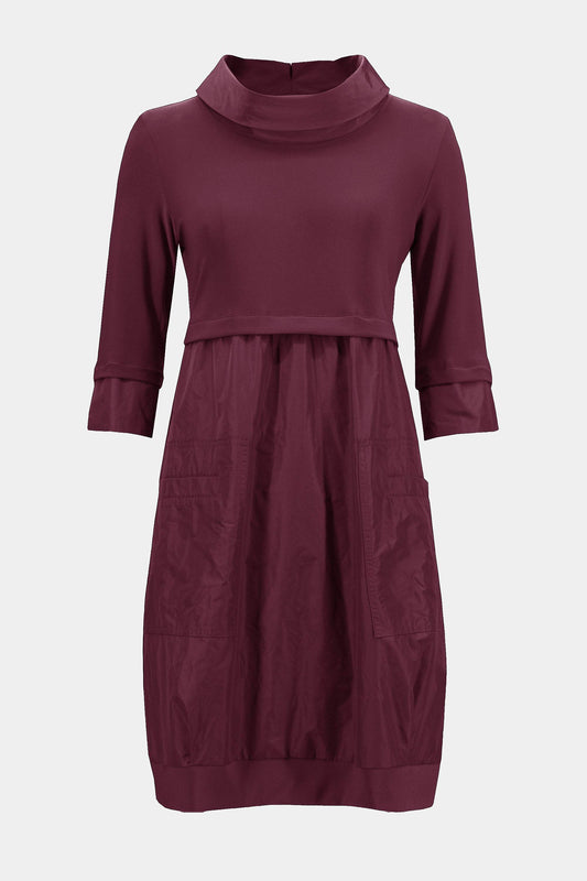 Bequemes Kleid mit Empire-Taille und Stehkragen (Merlot)