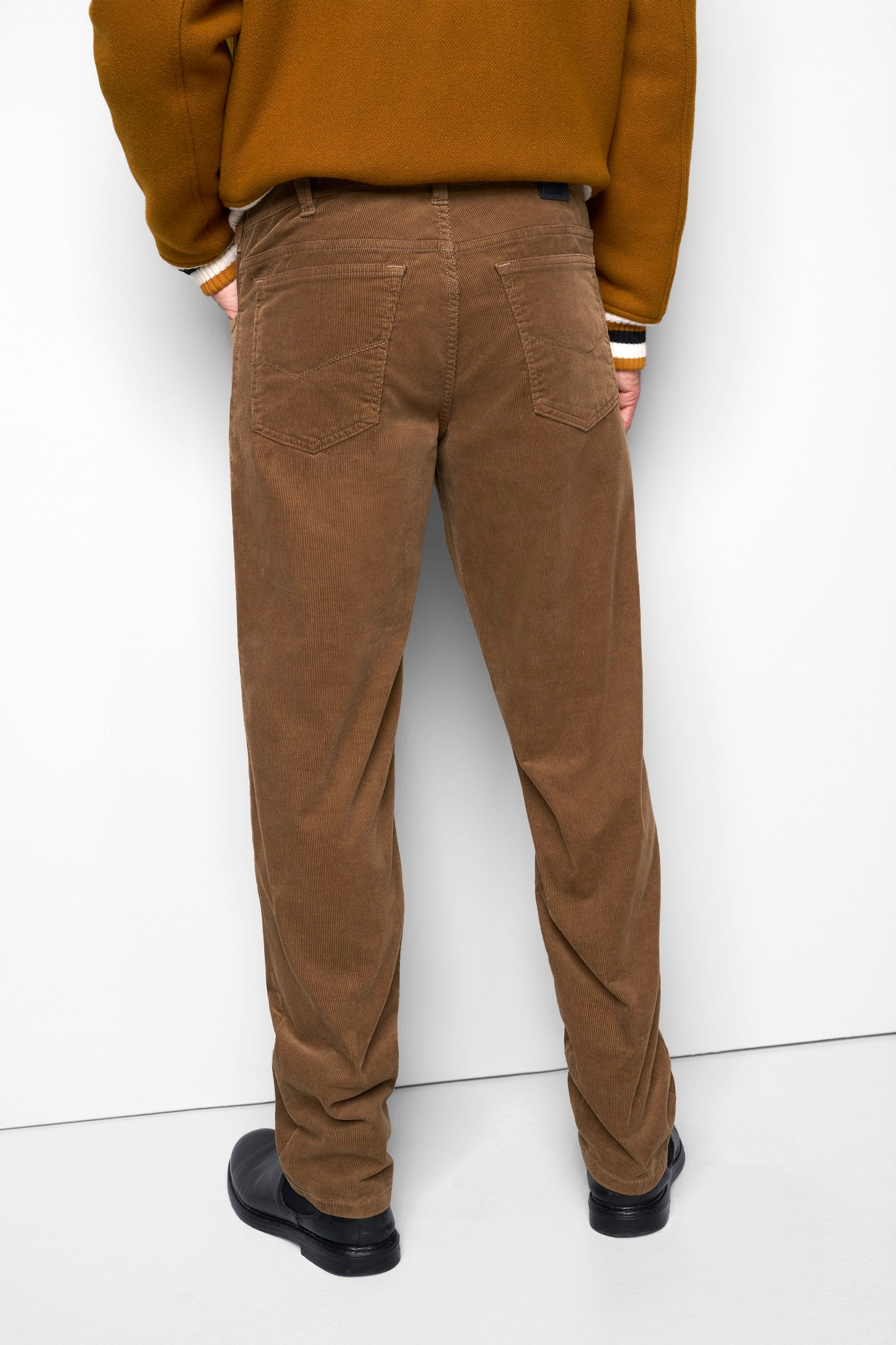 M5 Six 2-6599 (Camel)