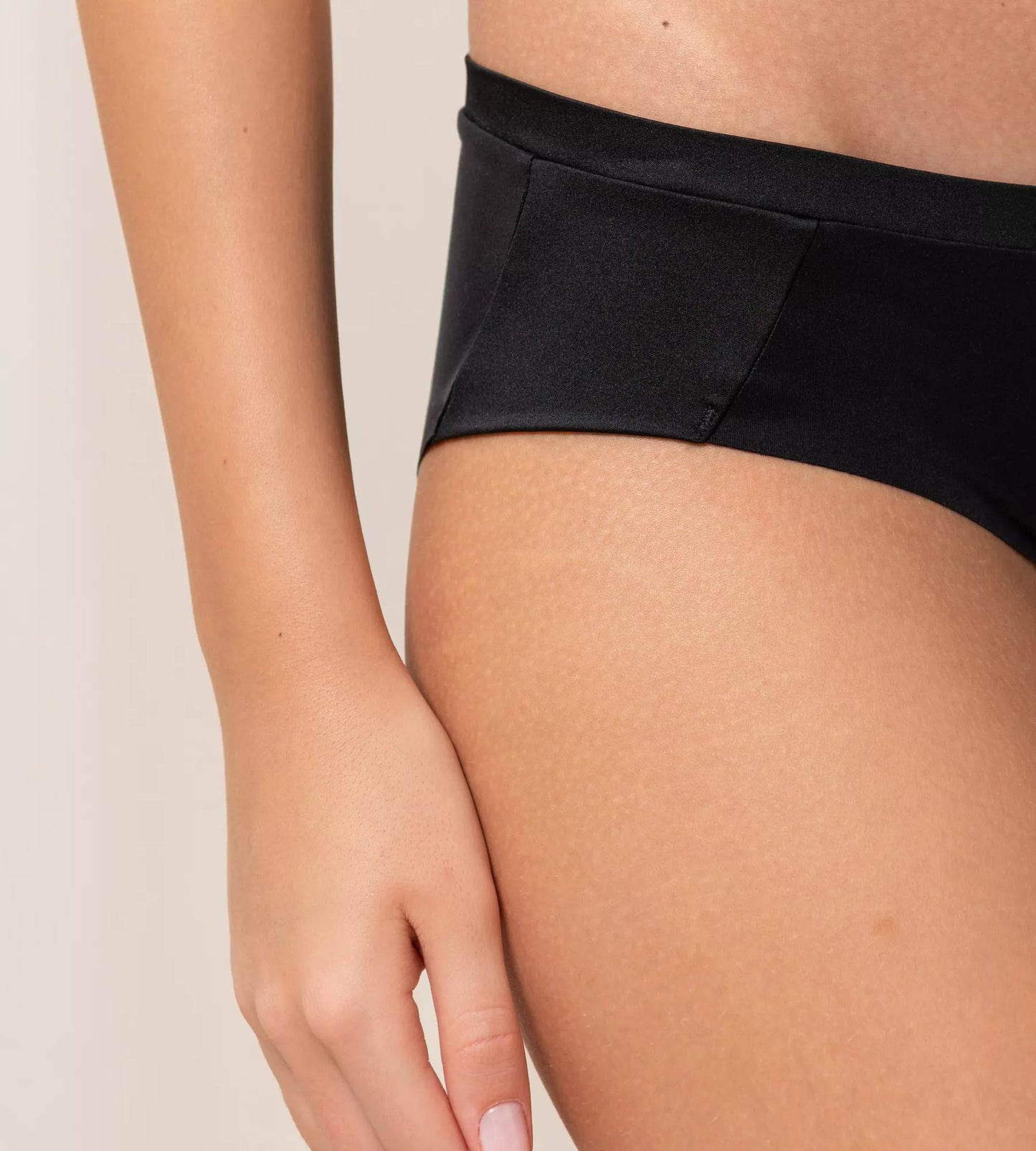 Body Make-up Soft Touch Hipster EX (Black)