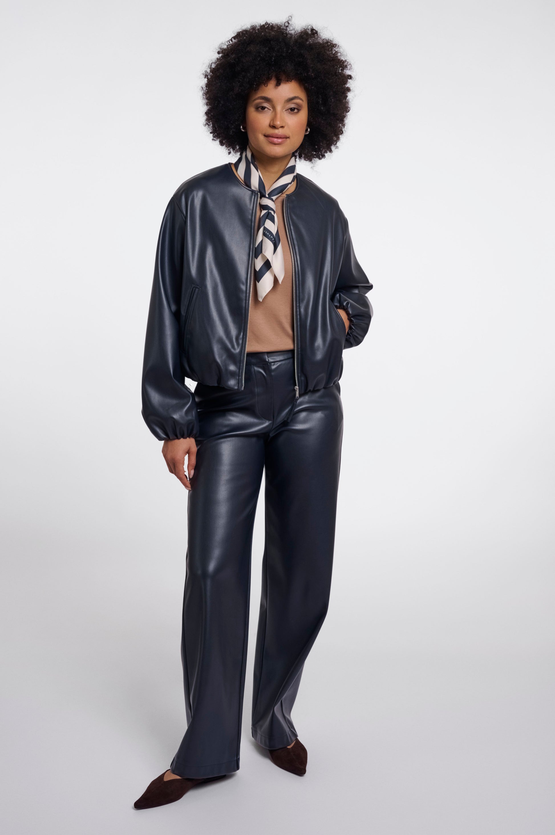 Maëlle.7002611 (Navy Birch)