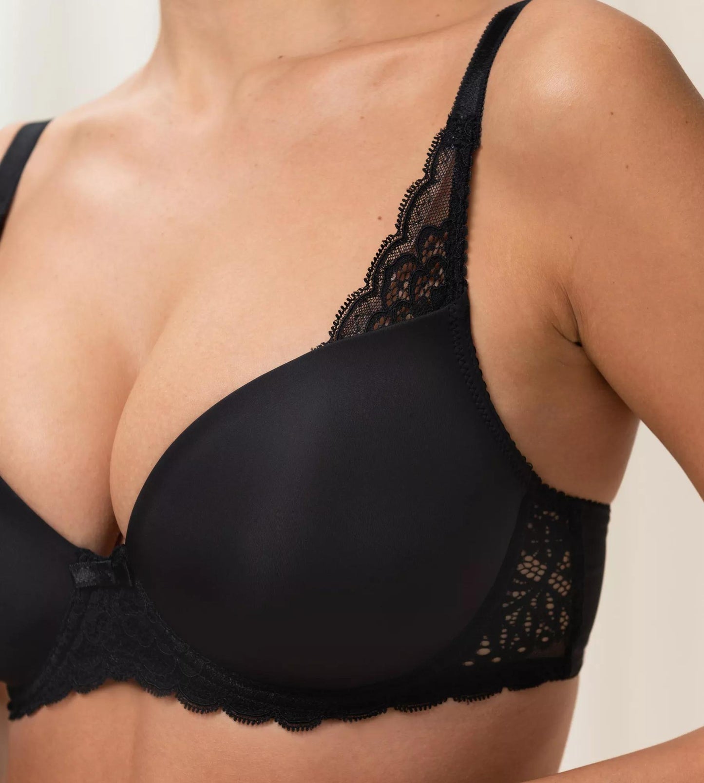 Amourette Spotlight WHP X (Black)