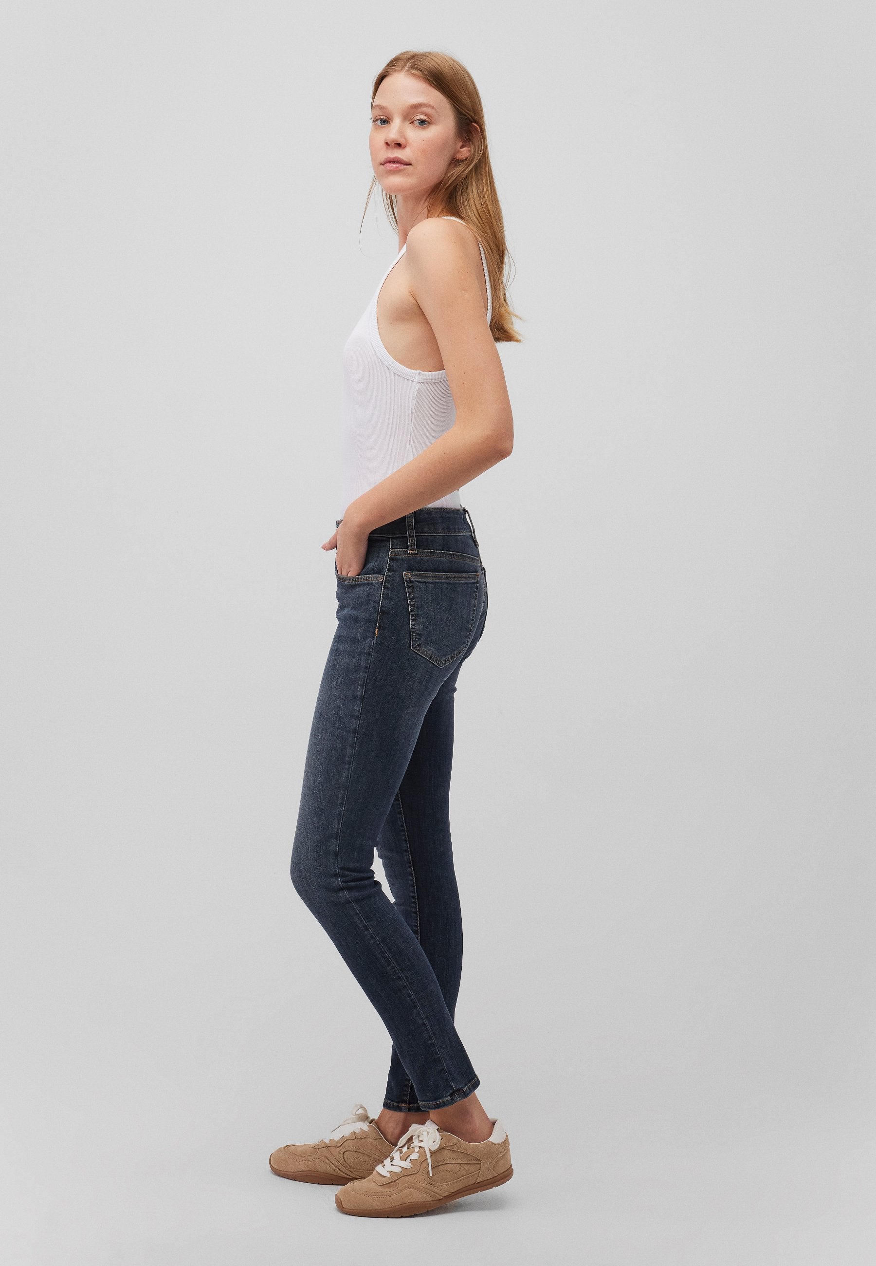 Nicole (Smoky Blue Mem)