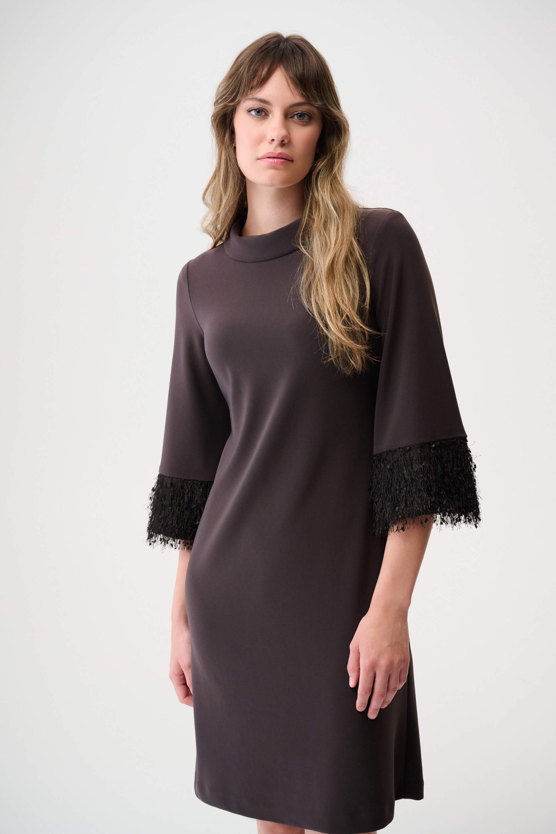 Kleid in A-Linie aus feinem Jersey und neuartigem Stoff (Mokka)