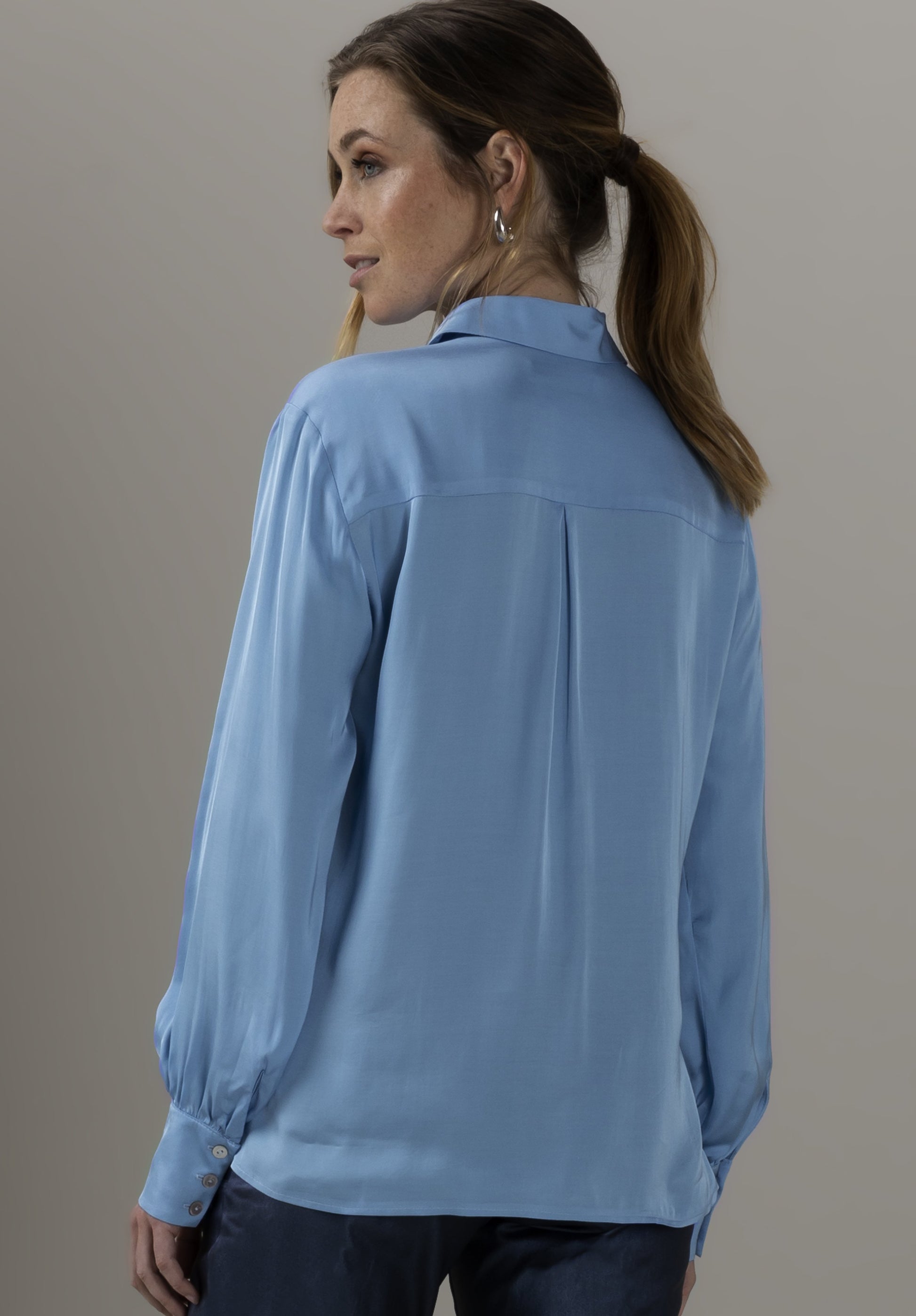 Anina (Iceblue)
