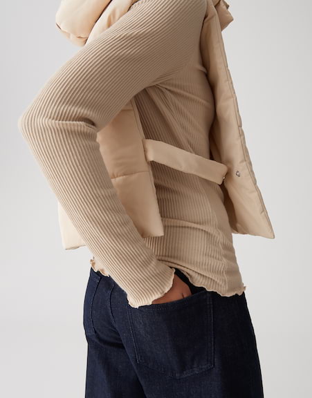 Ambina cape